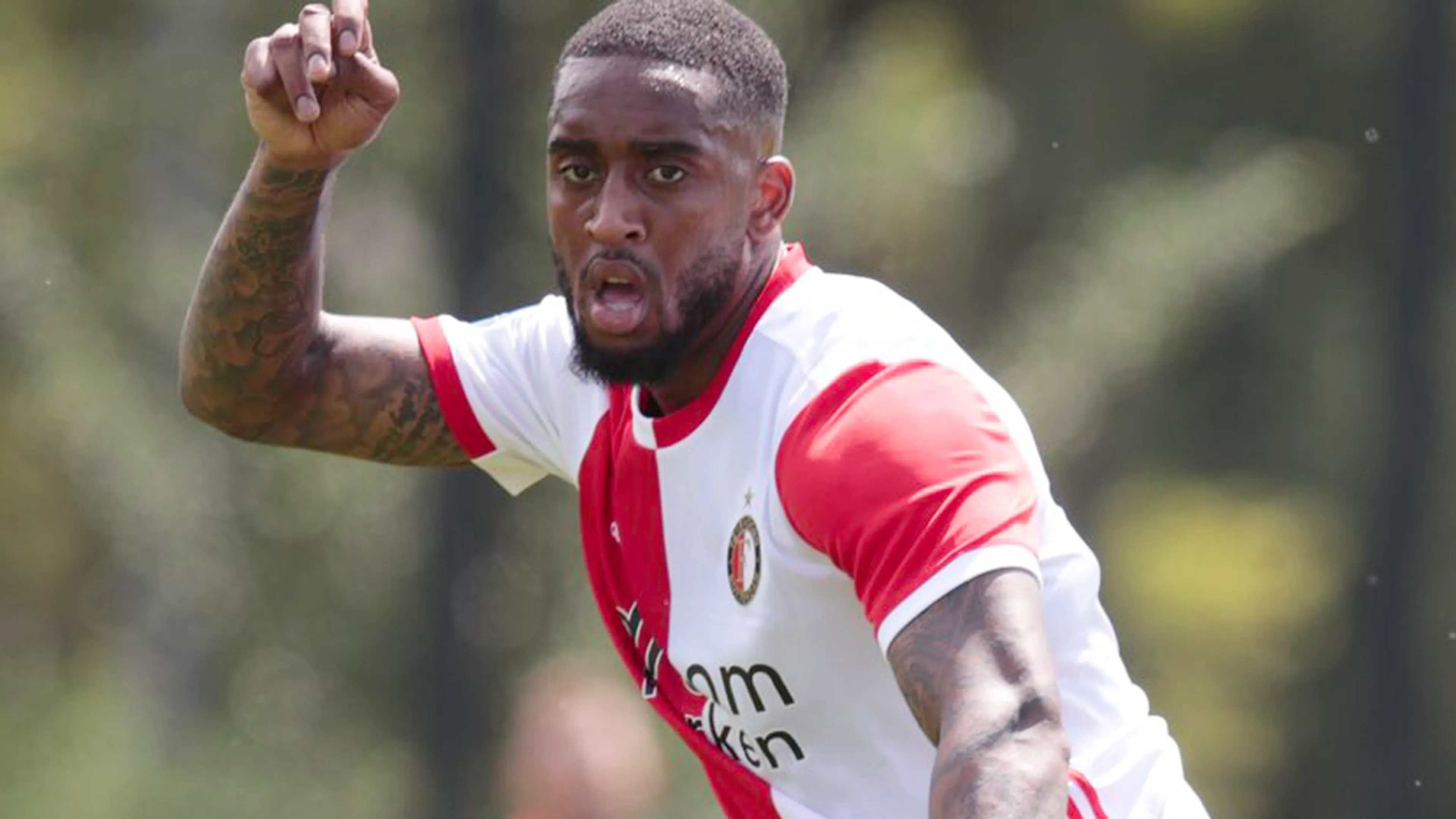 Leroy Fer maakt rentree bij oefenzege Feyenoord