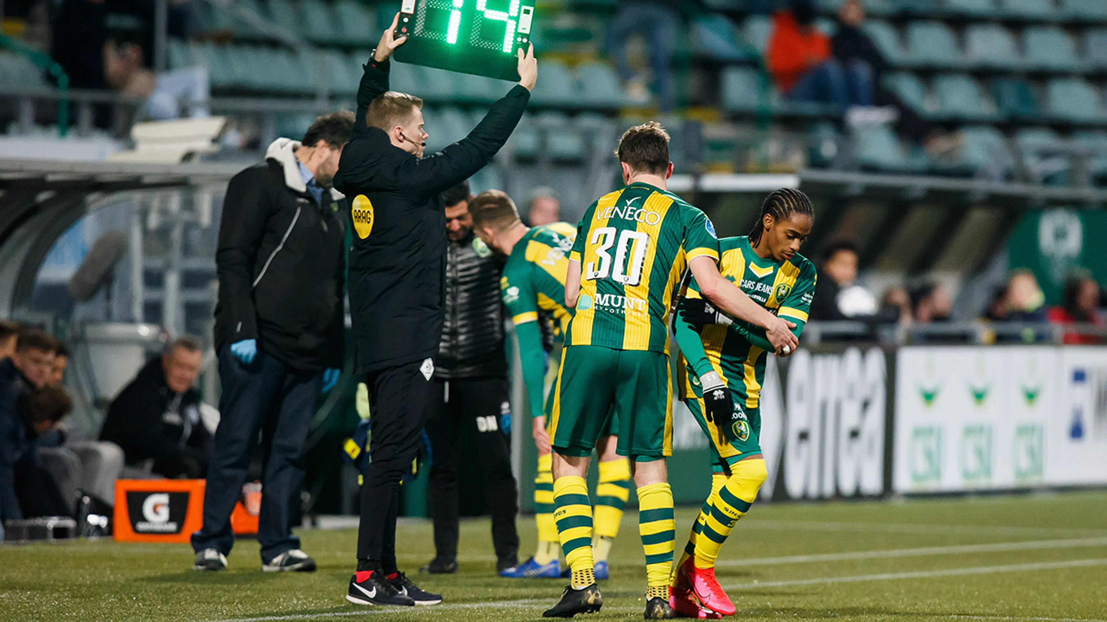 KNVB: 'Clubs mogen komend seizoen vijf wissels doorvoeren'