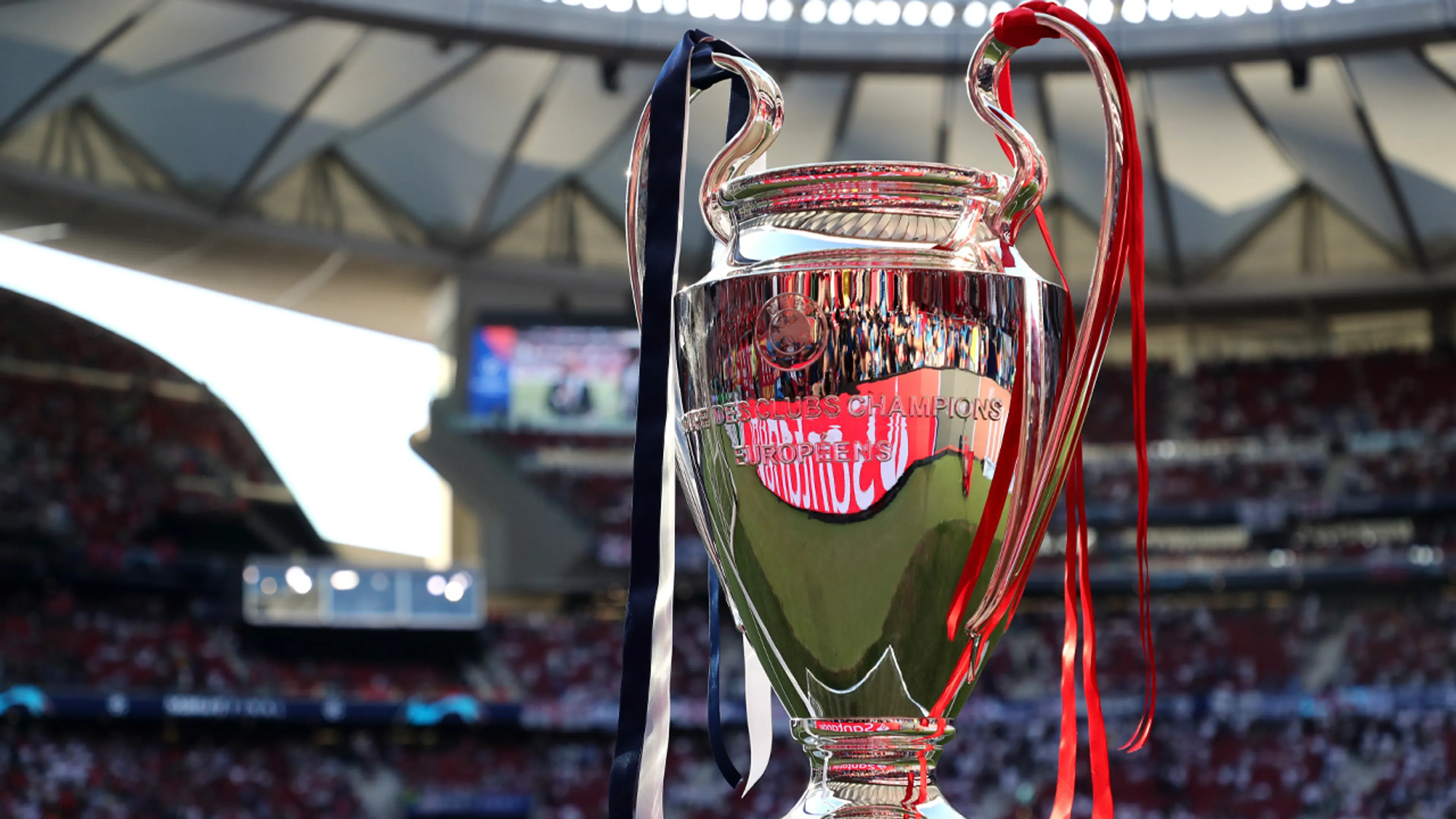 Clubs moeten UEFA op hoogte houden van reisbeperkingen