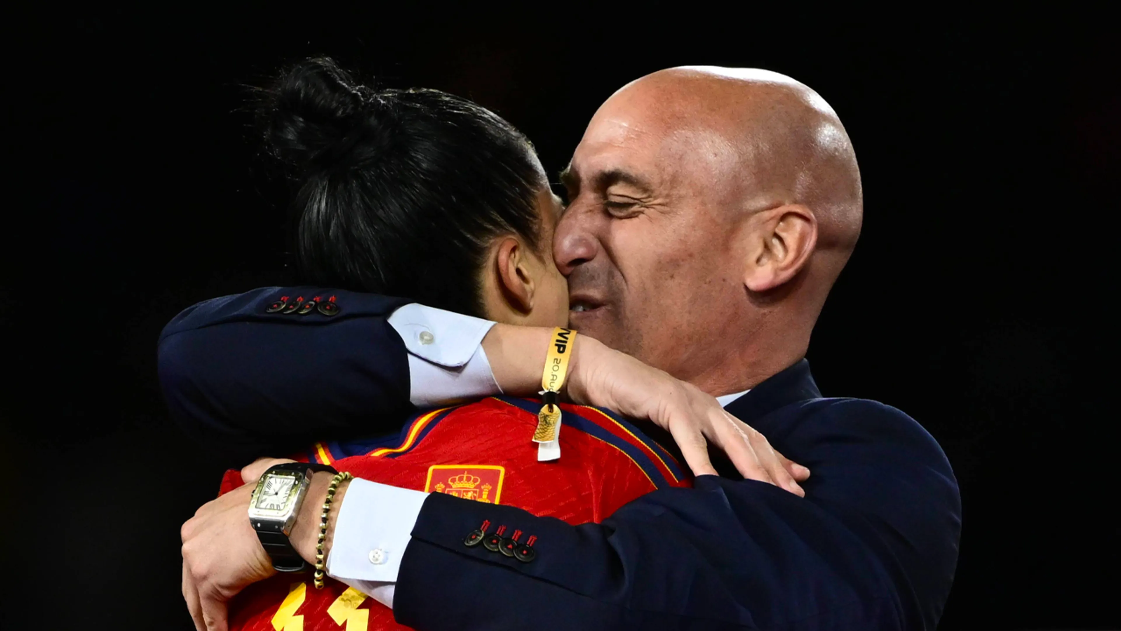 Geen celstraf, maar boete voor Rubiales na kussen voetbalster Hermoso