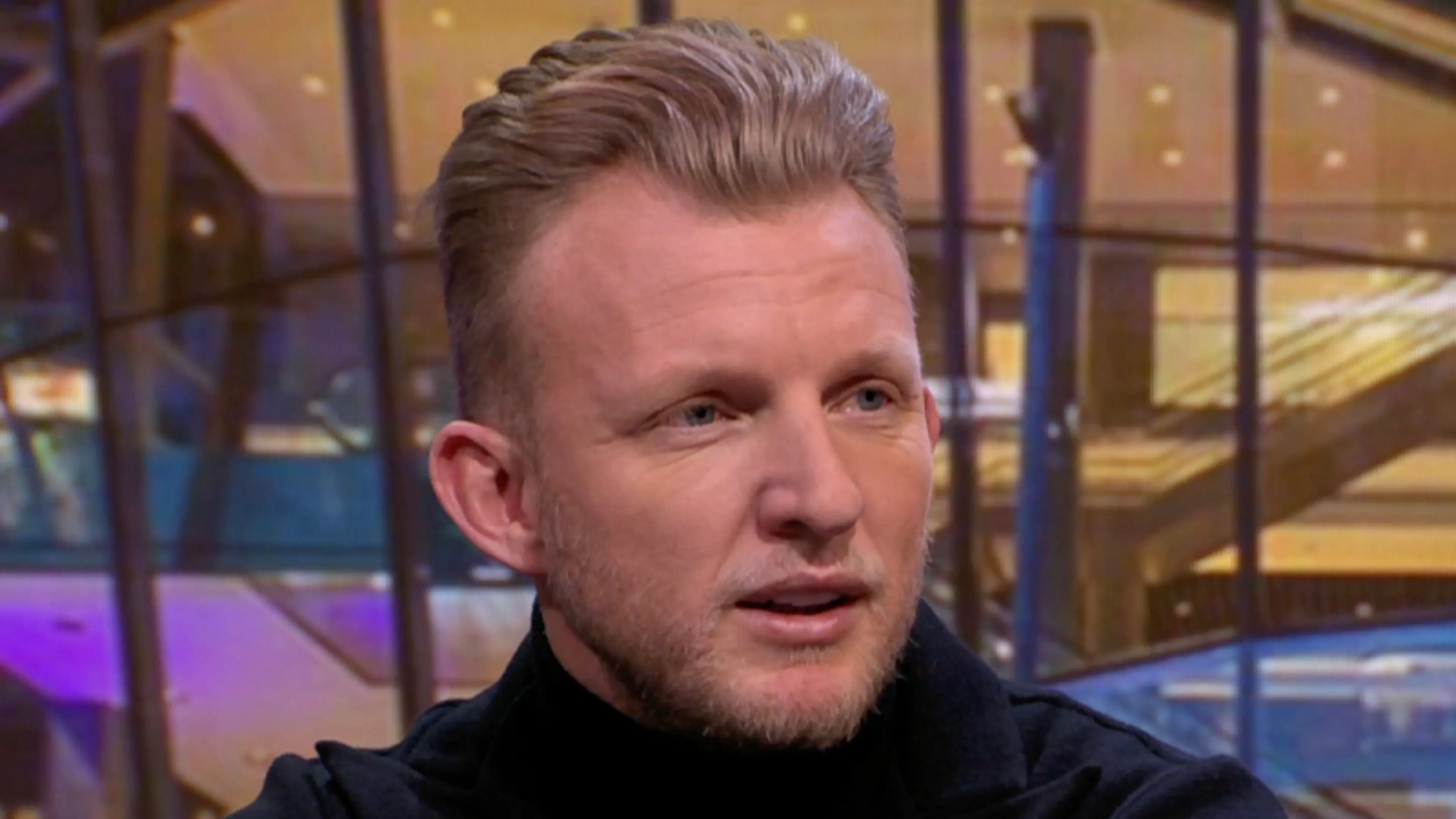 ZIEN: 'Dirk Kuyt zet gigantische villa te koop voor 6,9 miljoen euro'