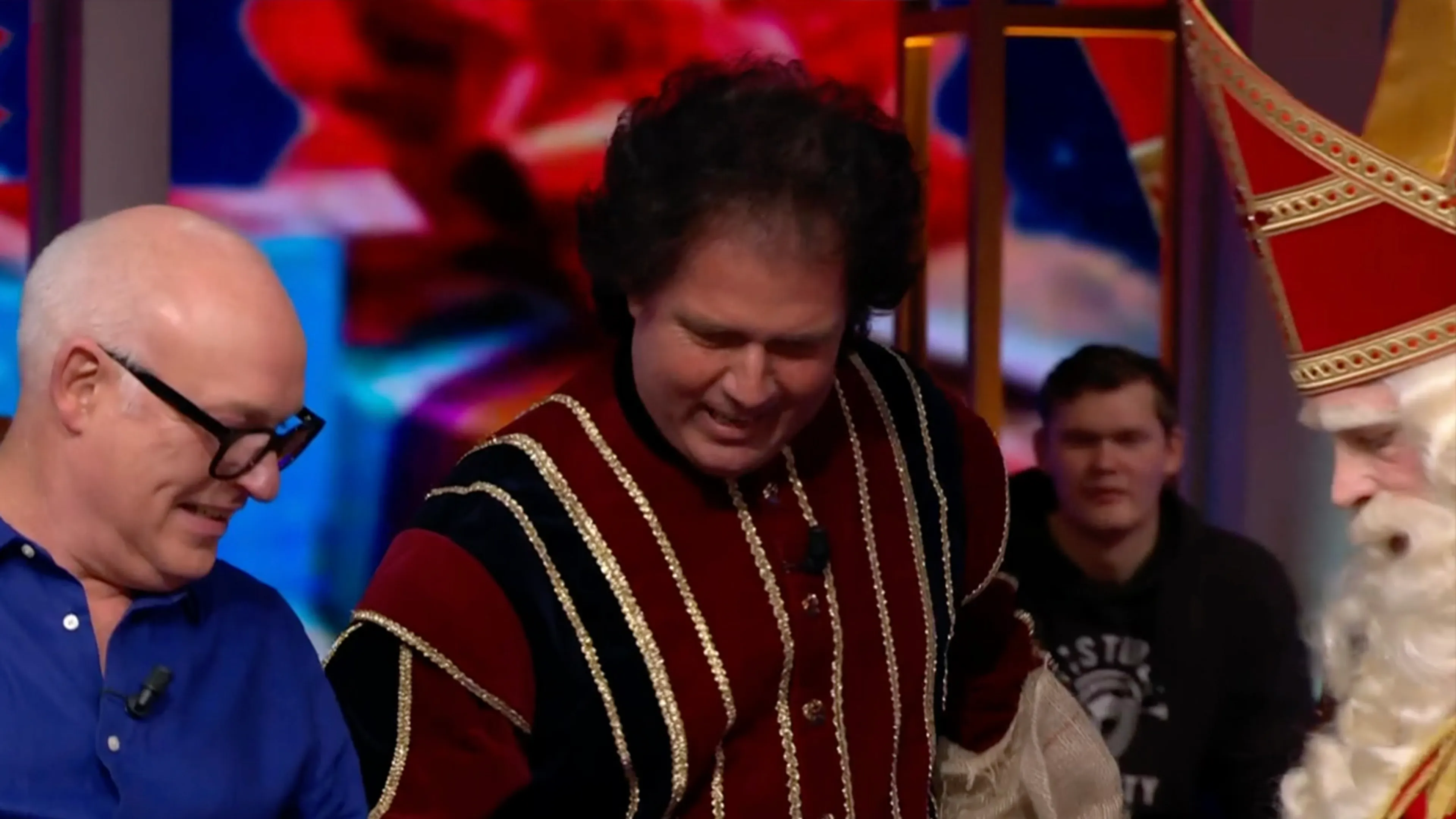 GOUD! Sinterklaas verrast met René le Blanc als muziekpiet
