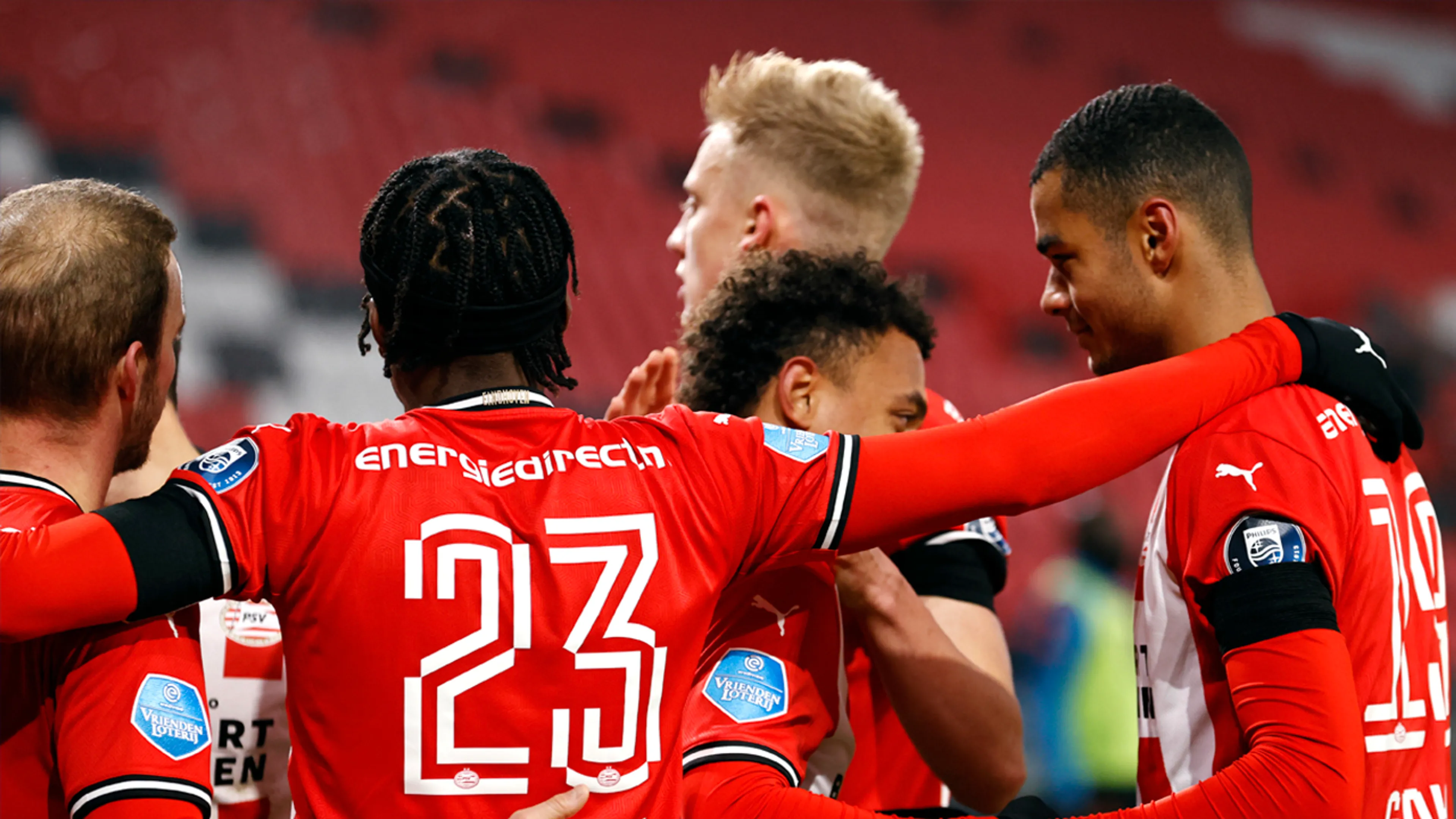 PSV in eigen huis met heel veel moeite langs Sparta