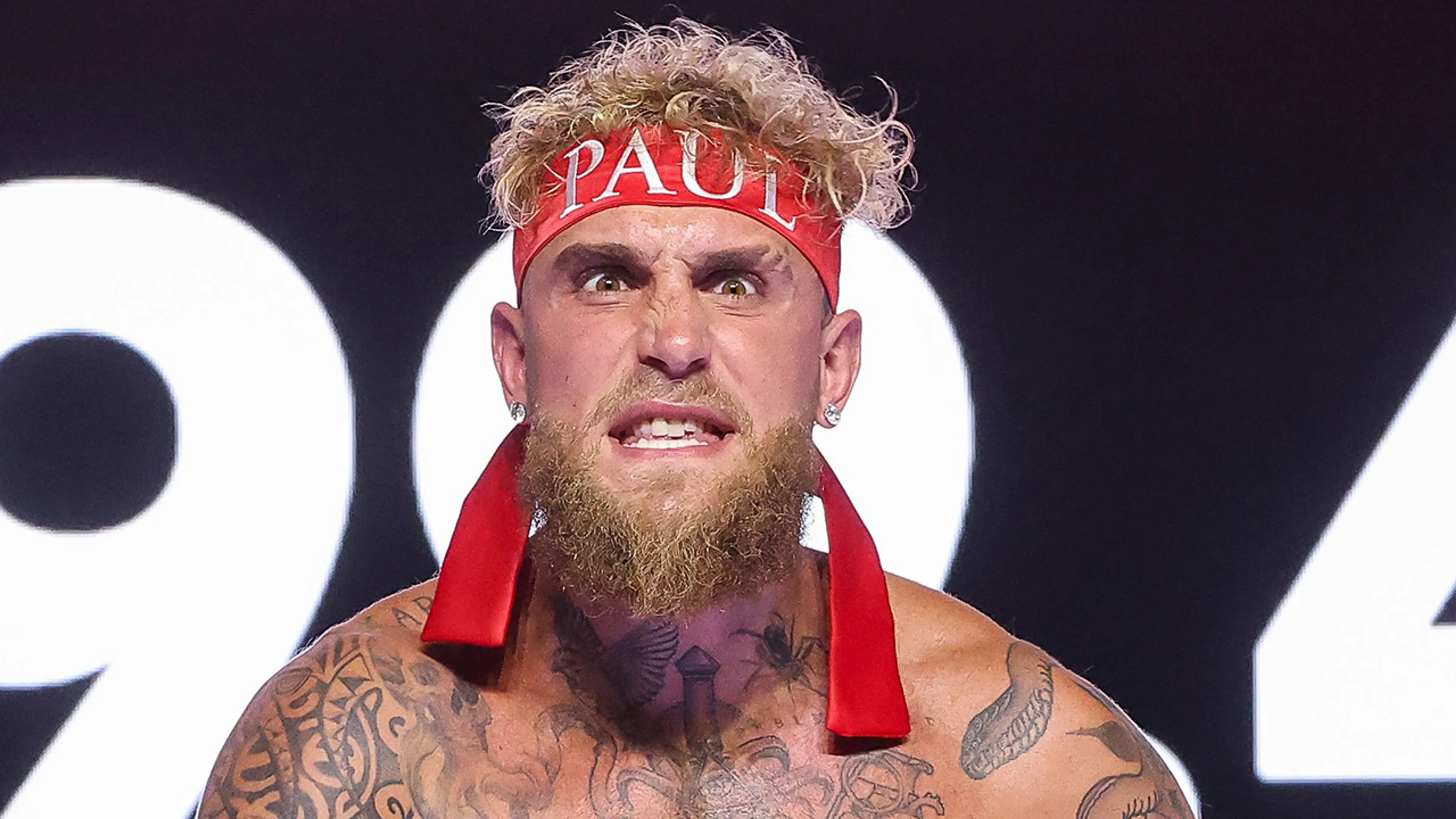 Jake Paul kondigt rentree in boksring aan na zware kaakbreuk: 'Hongeriger dan ooit!'