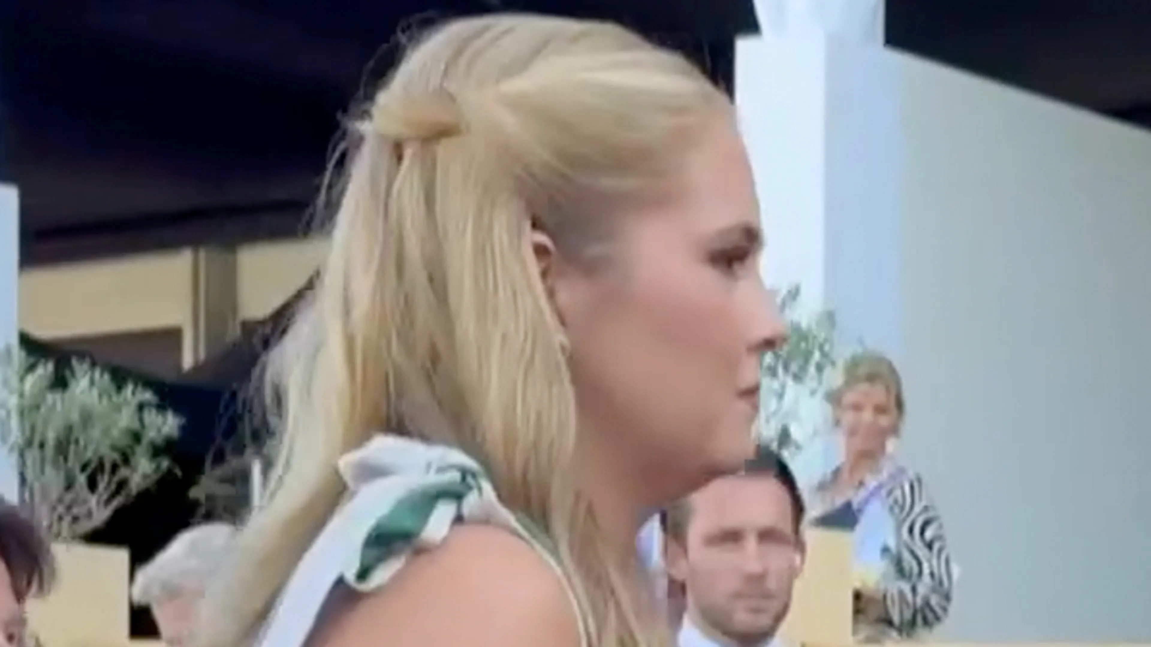 Prinses Amalia toont enorm litteken op arm na val van paard