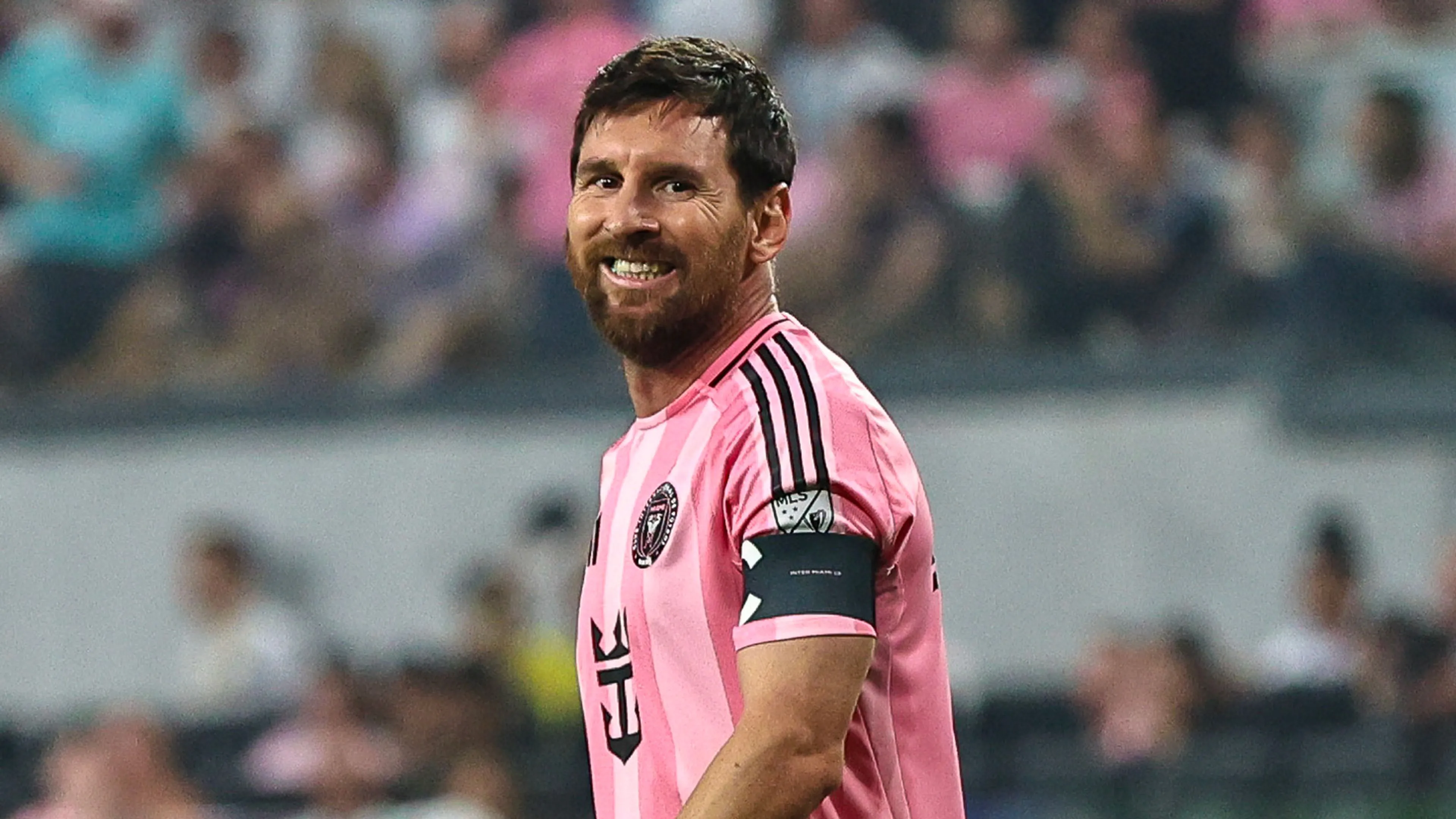 Lionel Messi blinkt uit met vier goals bij gigantische zege van Inter Miami