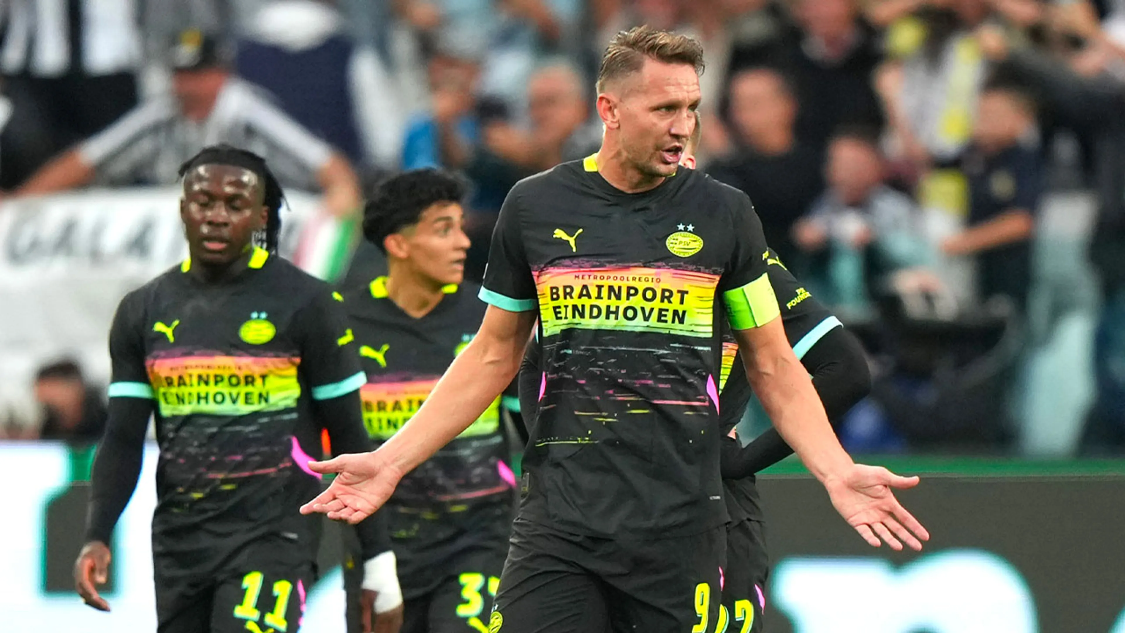 PSV begint Champions League-seizoen met ruime nederlaag bij Juventus