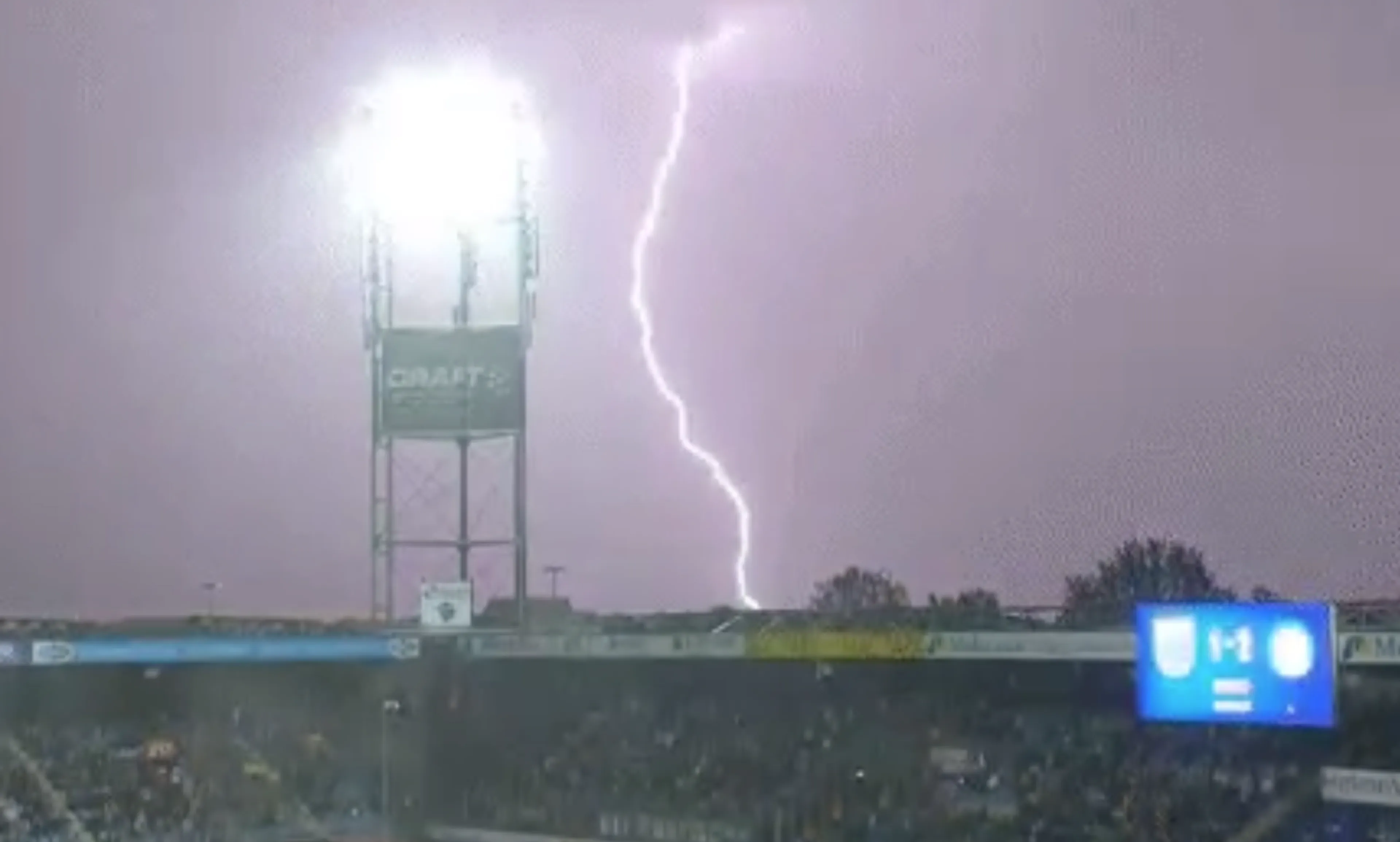 Zwolle - Groningen gestaakt wegens onweer
