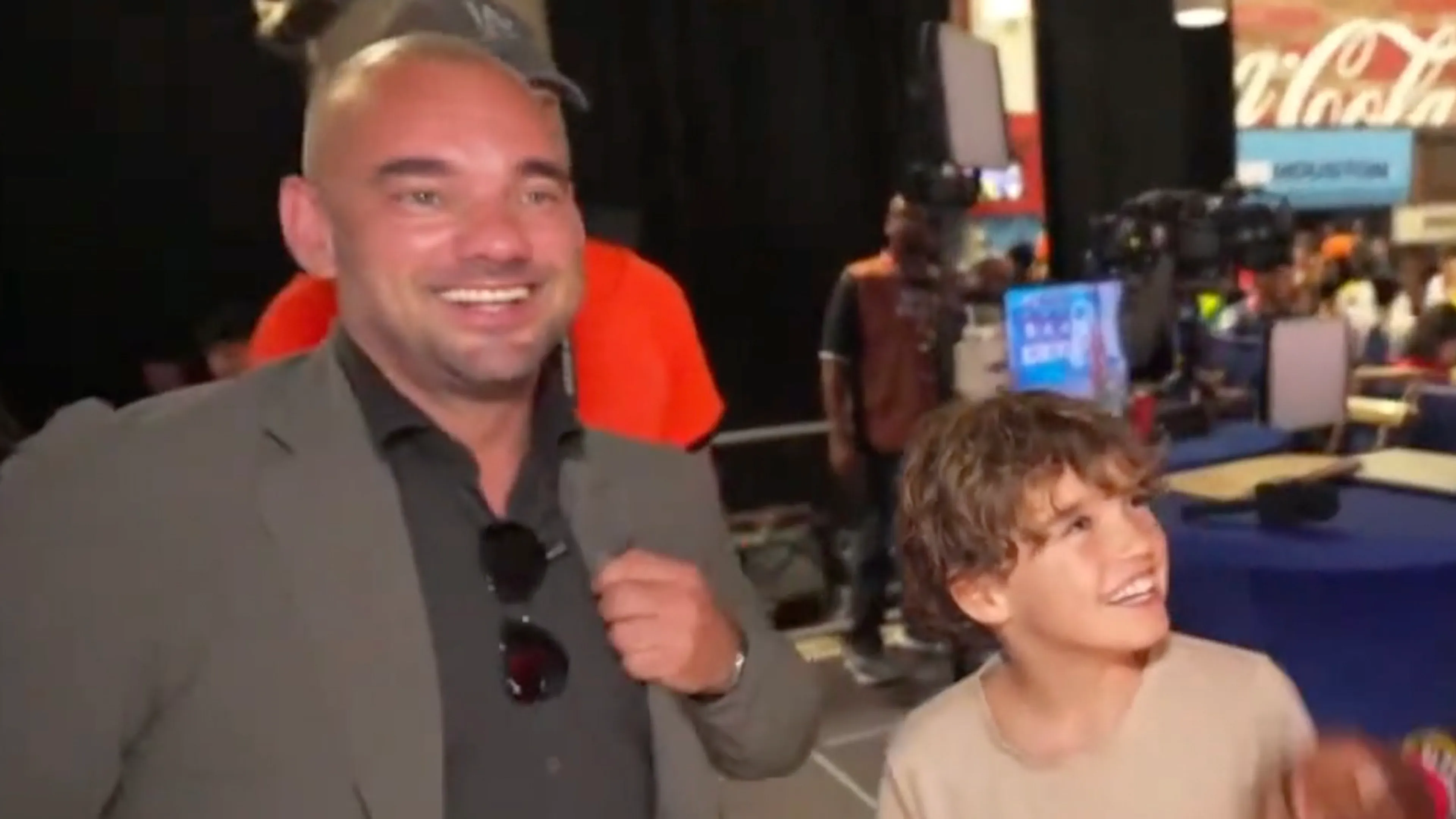 Wesley Sneijder laat grote droom van Xess Xava uitkomen tijdens Nederland-Zweden