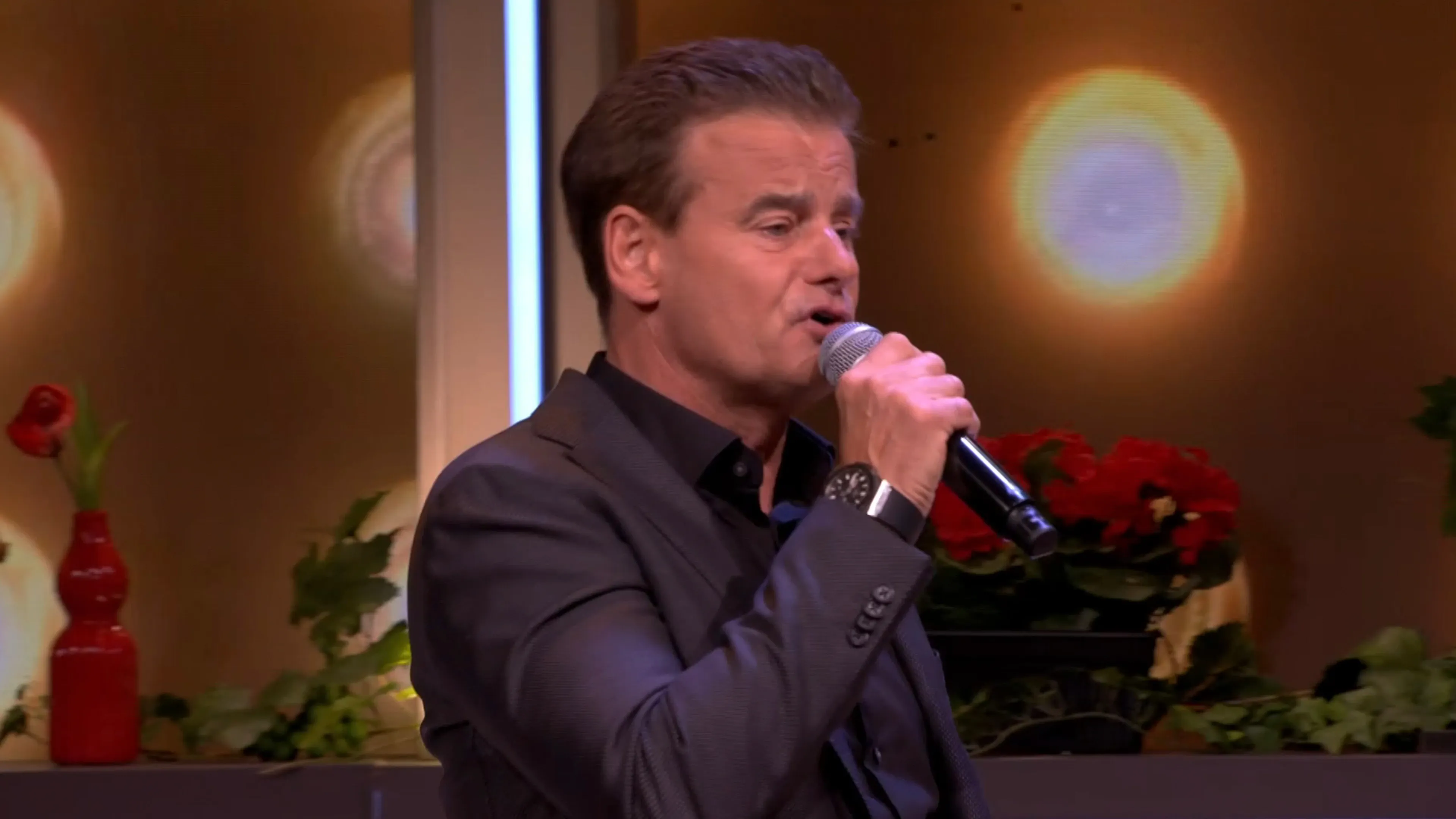 Wilfred Genee zorgt met ‘Korrel Zout’ voor feestelijke opening van De Oranjezondag!