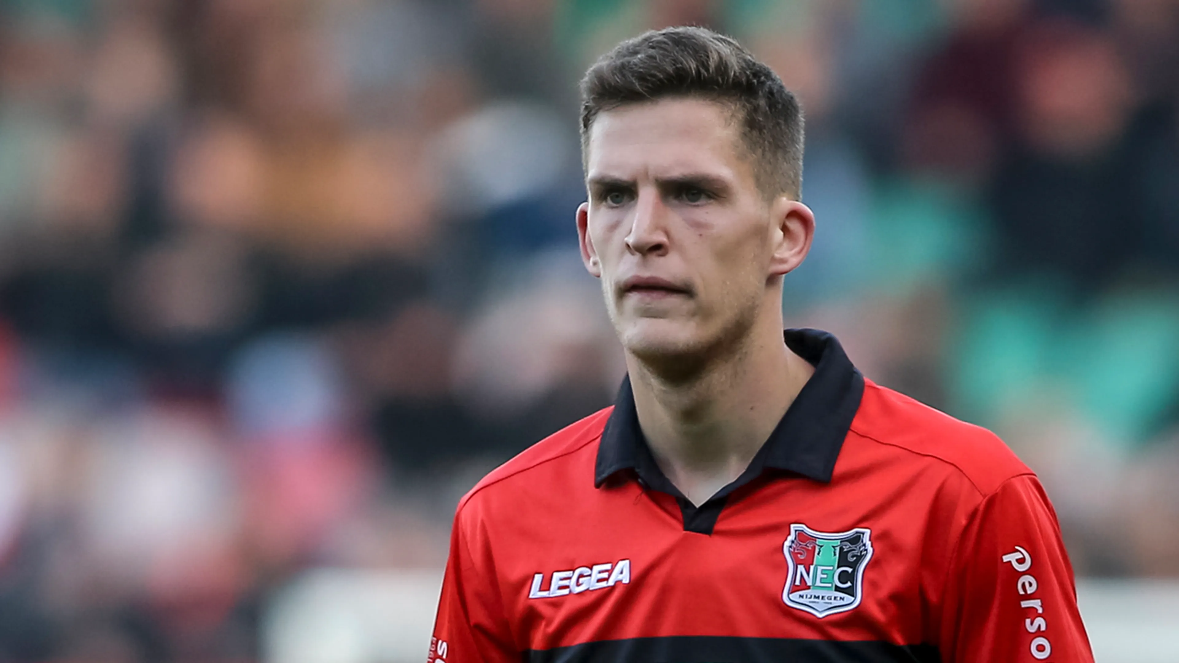 Vriendin Nederlandse voetballer uit stadion gezet in Iran