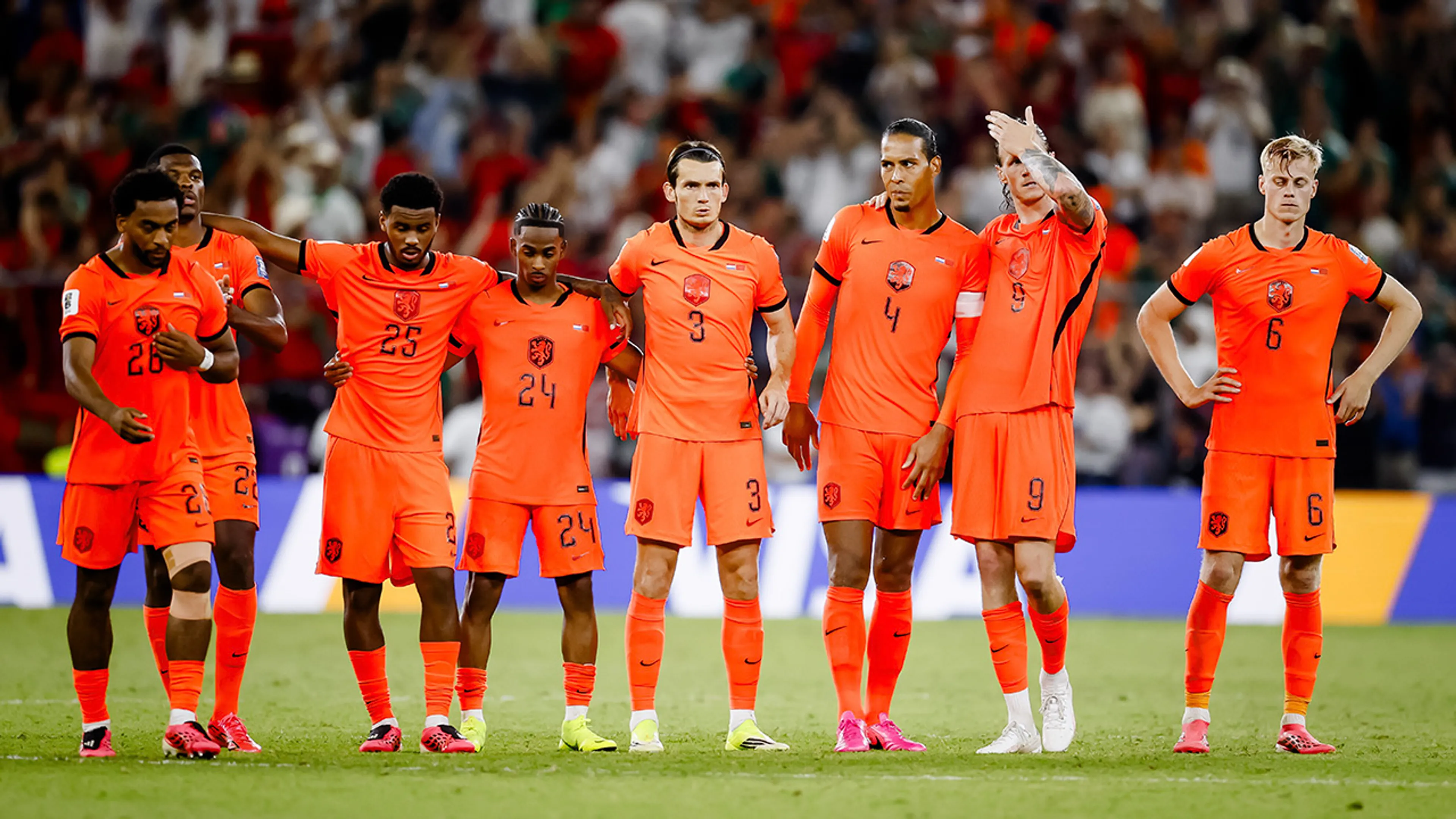 Nederlands elftal verliest na strafschoppen van Marokko en is uitgeschakeld op het WK