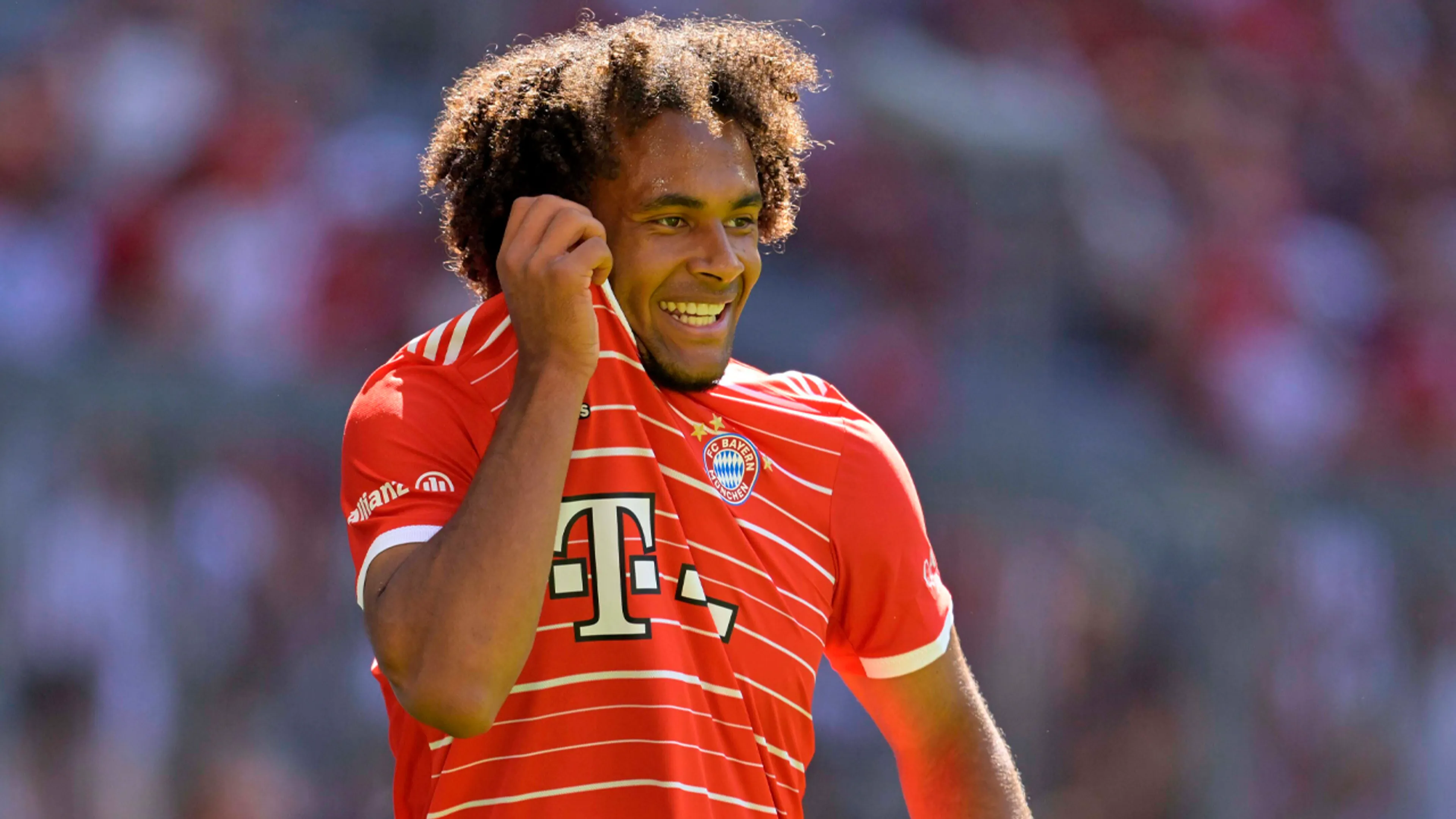 'Ajax en PSV kunnen Zirkzee voor 15 miljoen euro ophalen'