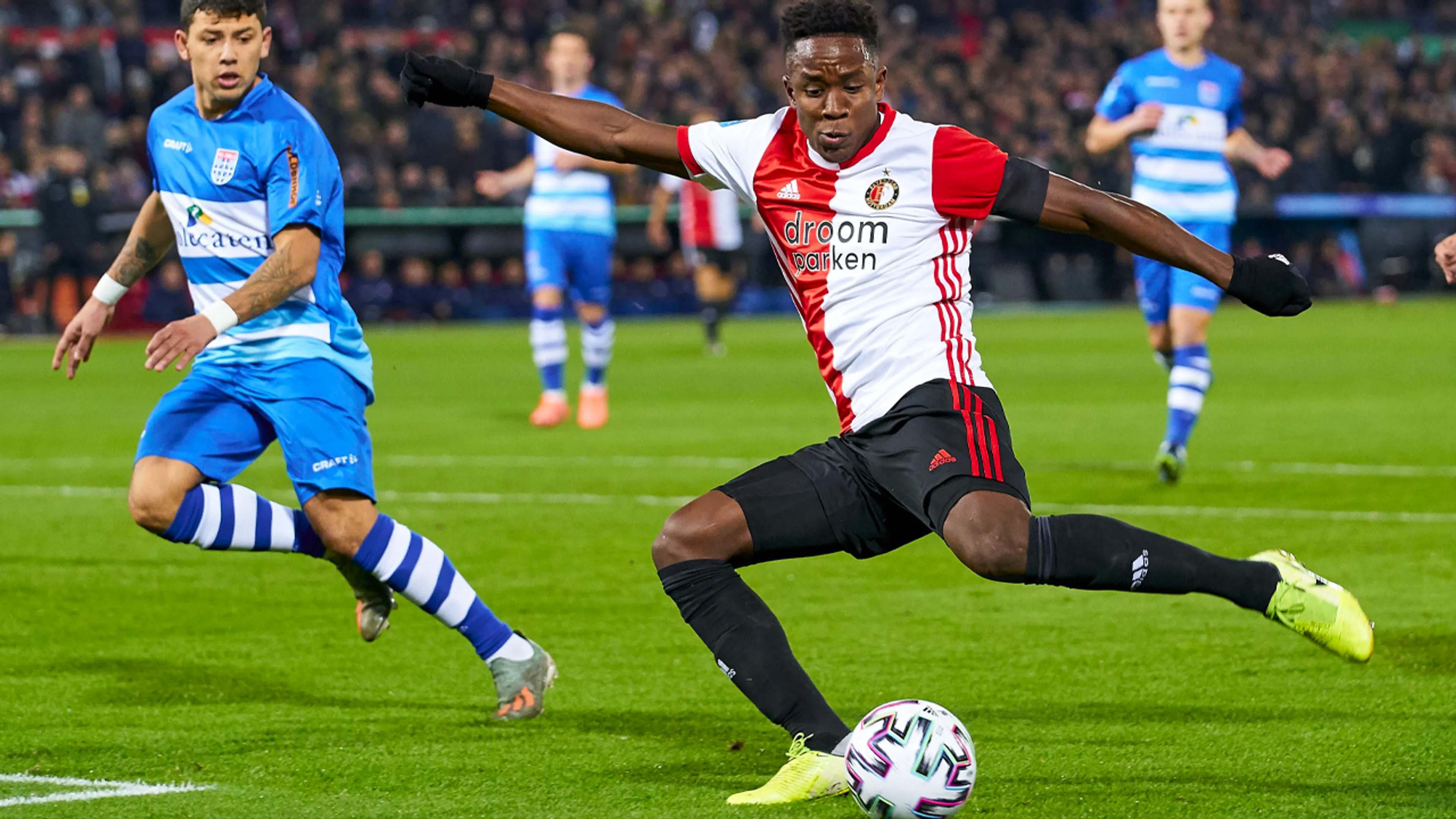Als er al gevoetbald wordt voor 1 juni, dan zonder fans