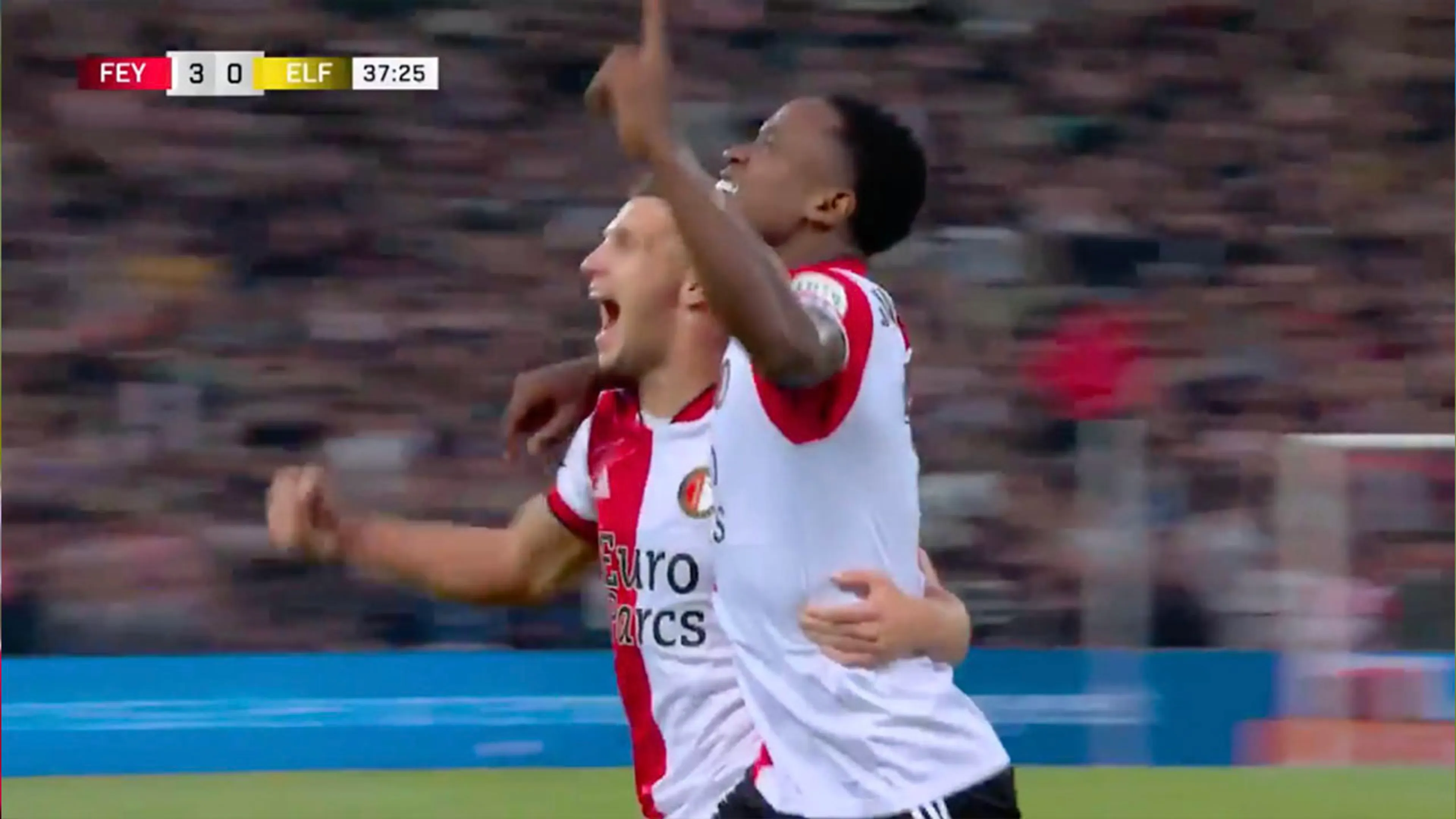 VIDEOGOAL: Sinisterra zet Feyenoord nog voor rust op 3-0