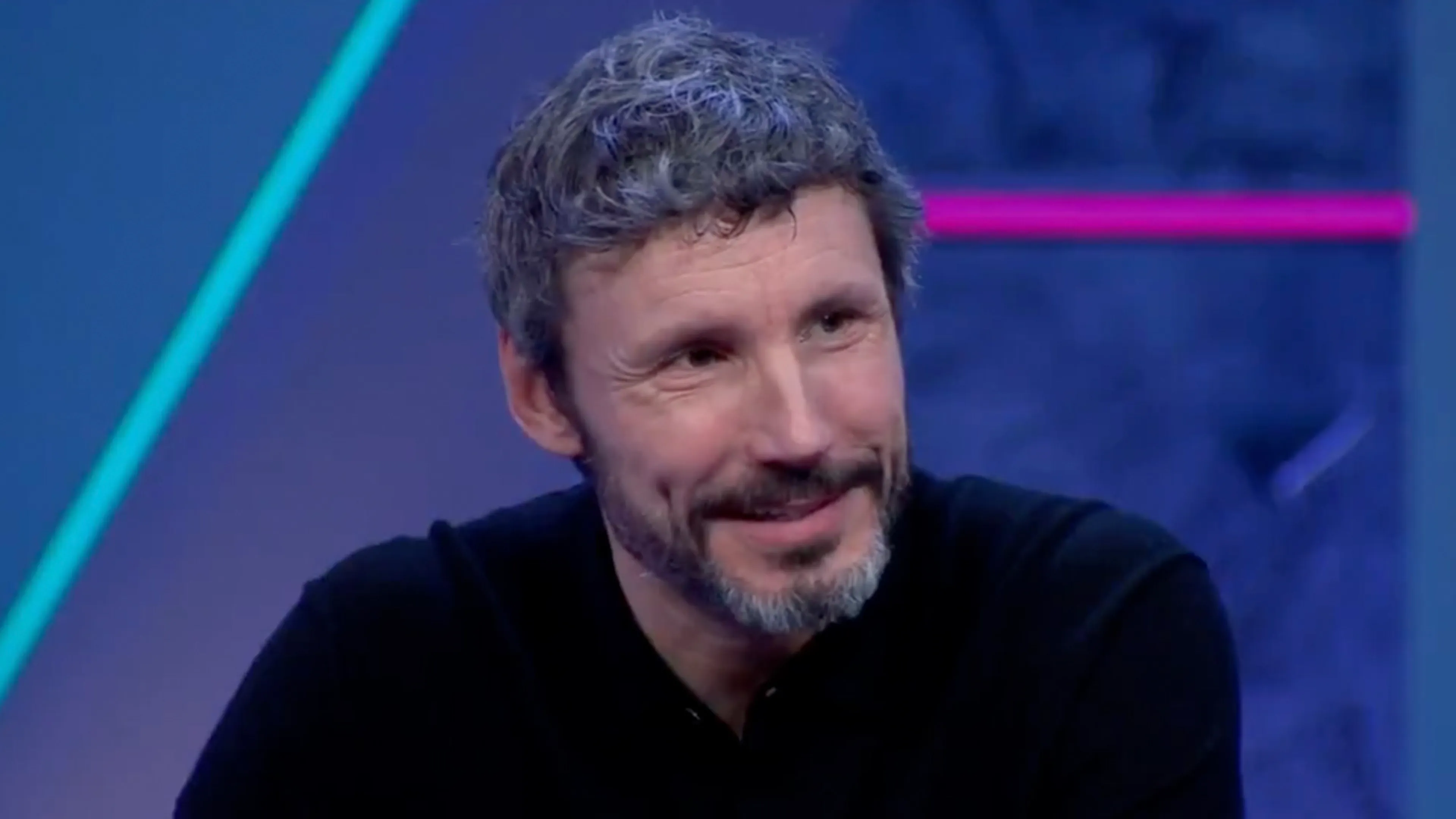 Mark van Bommel over mogelijk belletje van Feyenoord: 'De telefoon staat altijd aan'
