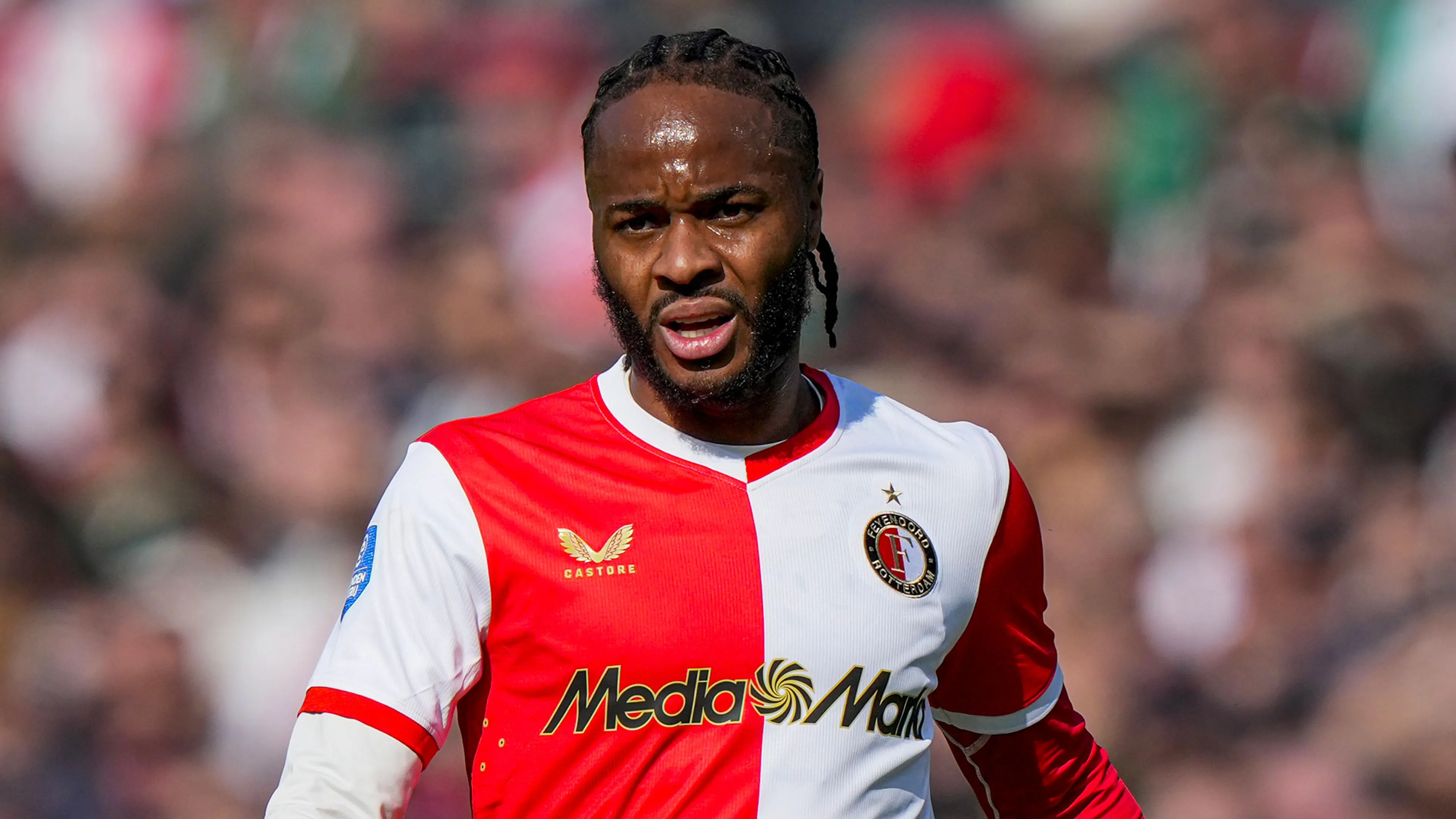 'Raheem Sterling opgepakt na ongeluk op Britse snelweg, verdacht van rijden onder invloed'