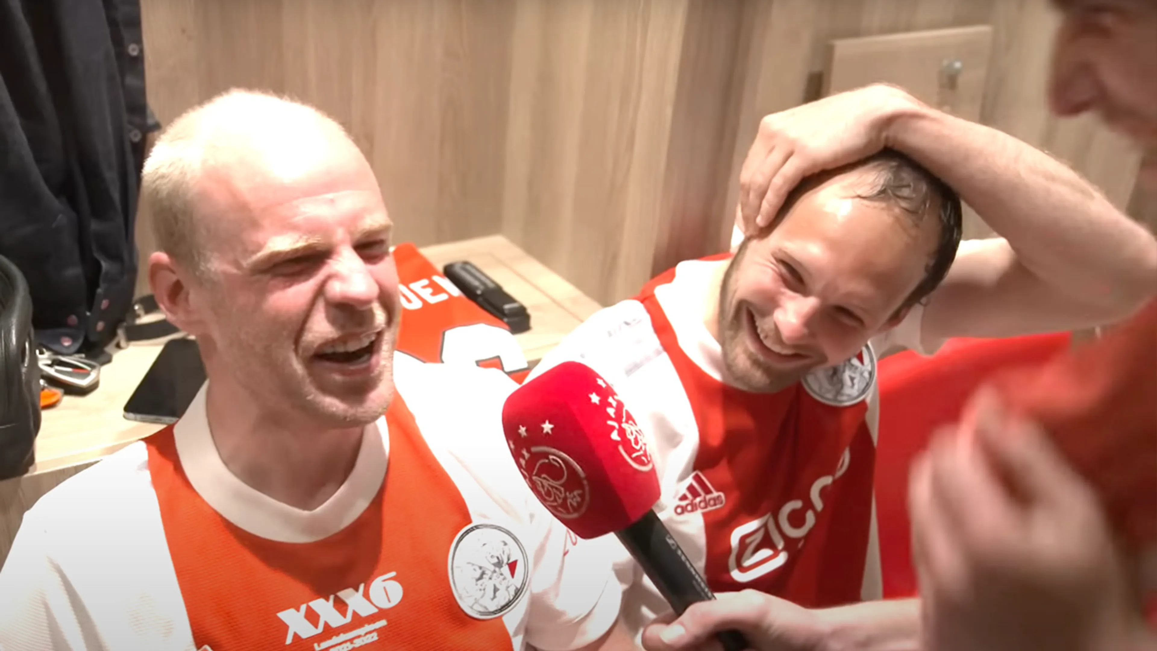 Klaassen wordt overvallen door jolige vraag Taylor: ‘Dit knip je eruit!’
