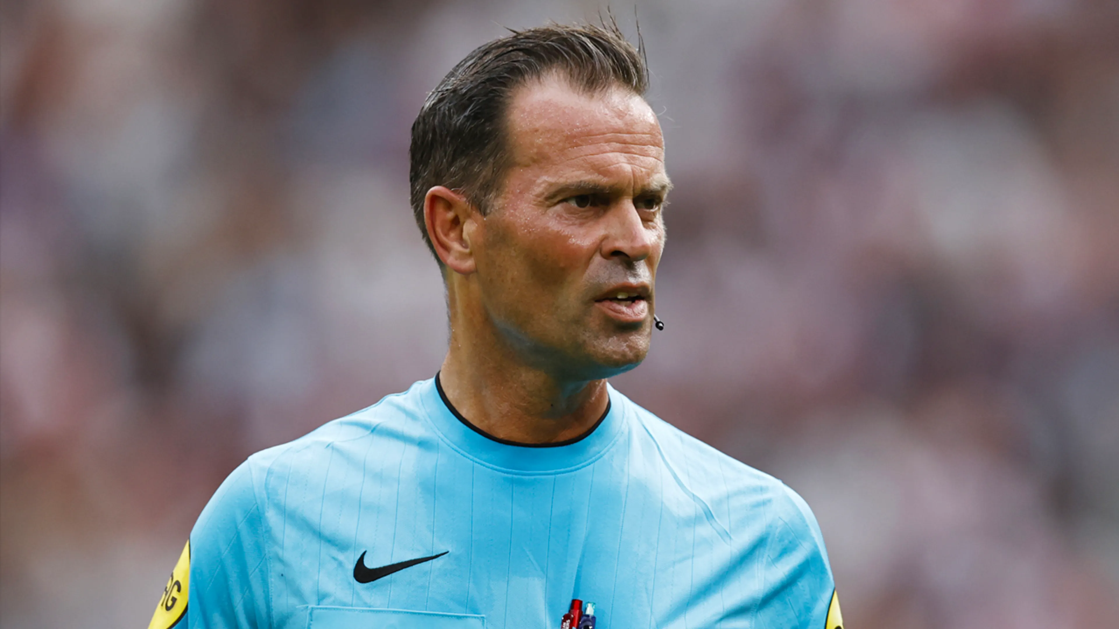 Bas Nijhuis stomverbaasd door bord van supporter: 'Ik dacht: lees ik dat nou goed?'