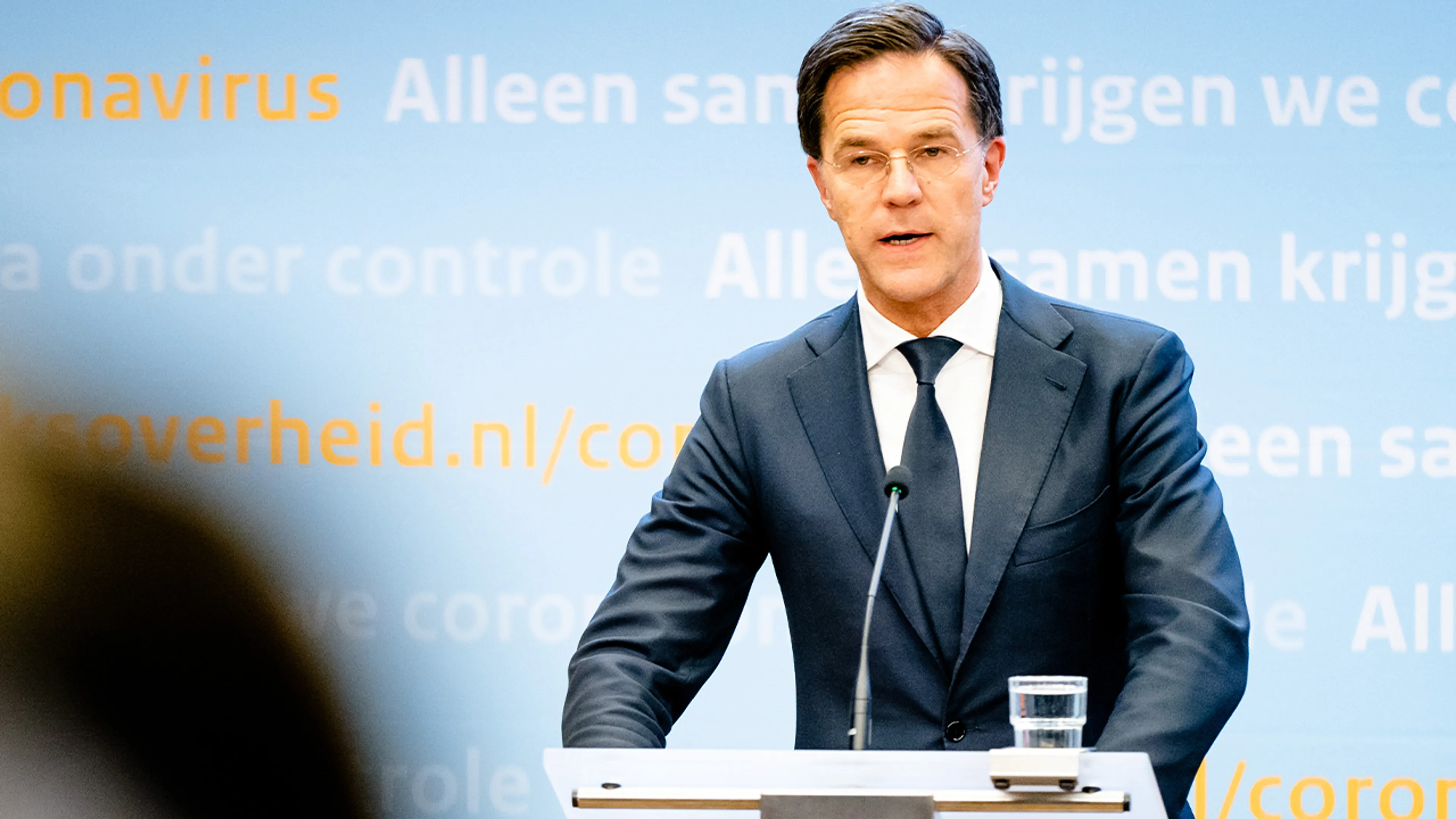 Kabinet maakt routekaart tot einde coronacrisis, Eredivisie kijkt toe