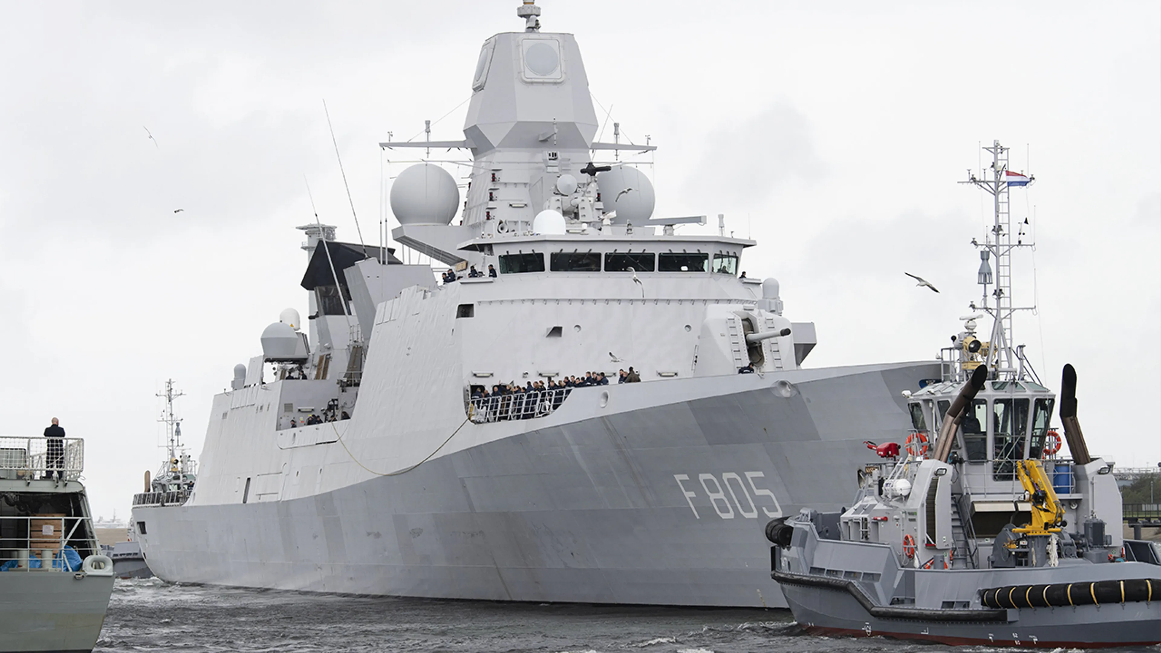 Niet-werkend kanon, maar tóch inzetbaar: zo zit het met het Nederlandse marineschip