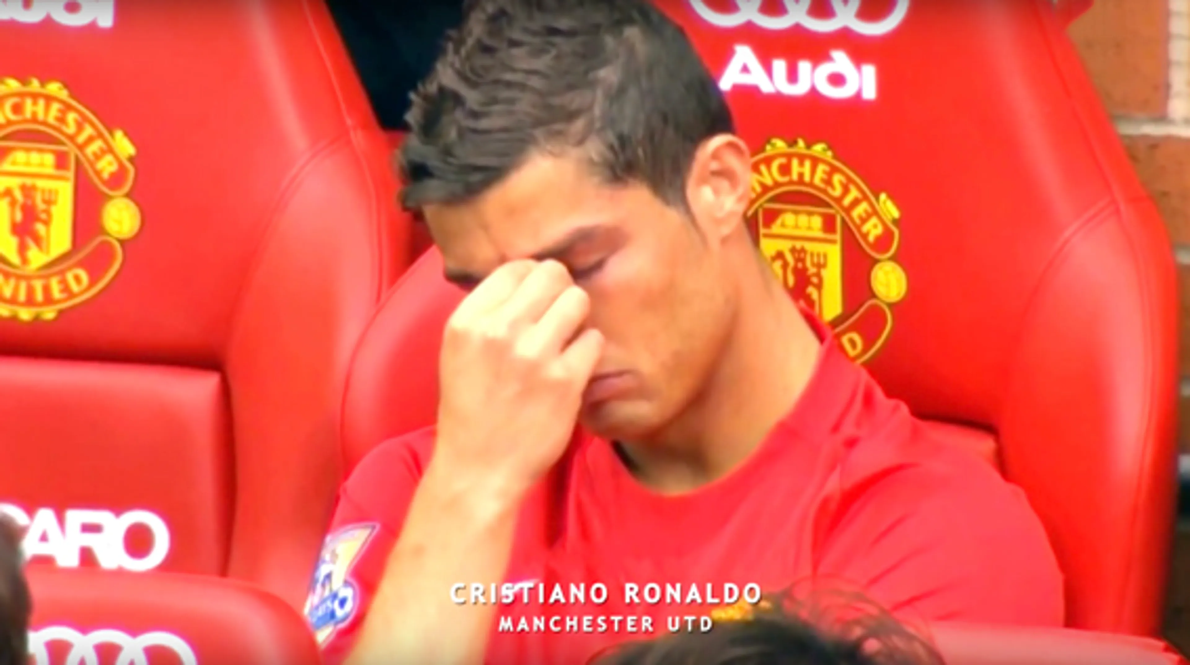 COMPILATIE: Spelers reageren furieus na wissel