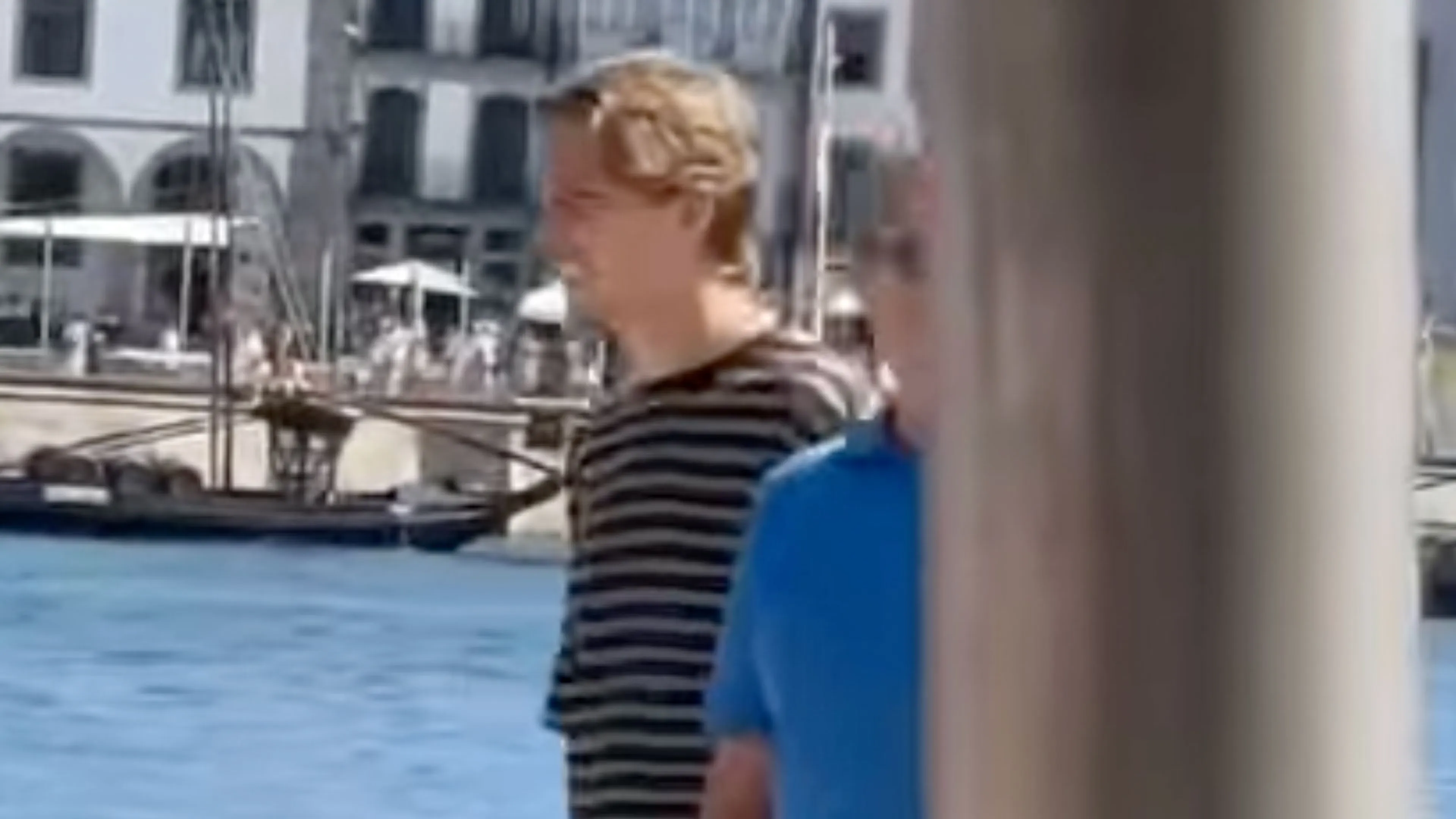 Ajax-aanvaller Mika Godts gespot in Porto