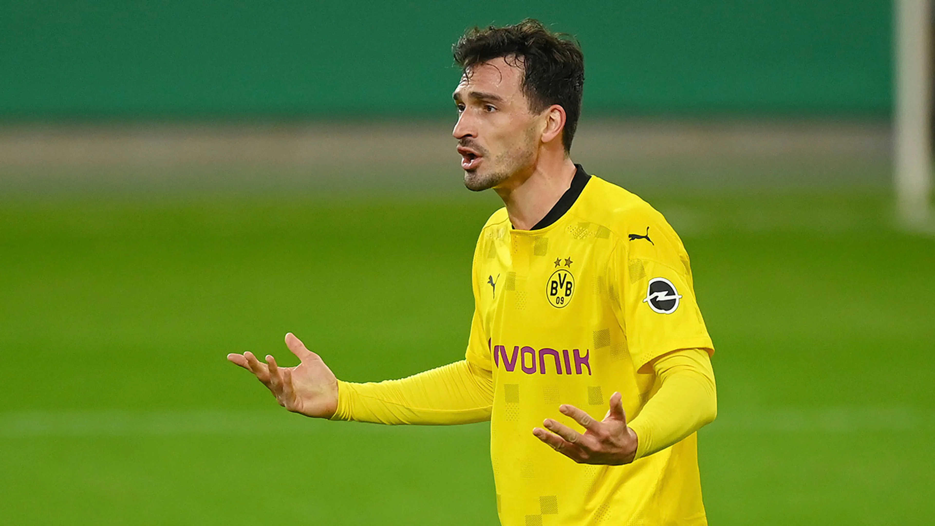 'Borussia Dortmund liet verdediger Hummels alleen achter na gelijkspel in Köln'
