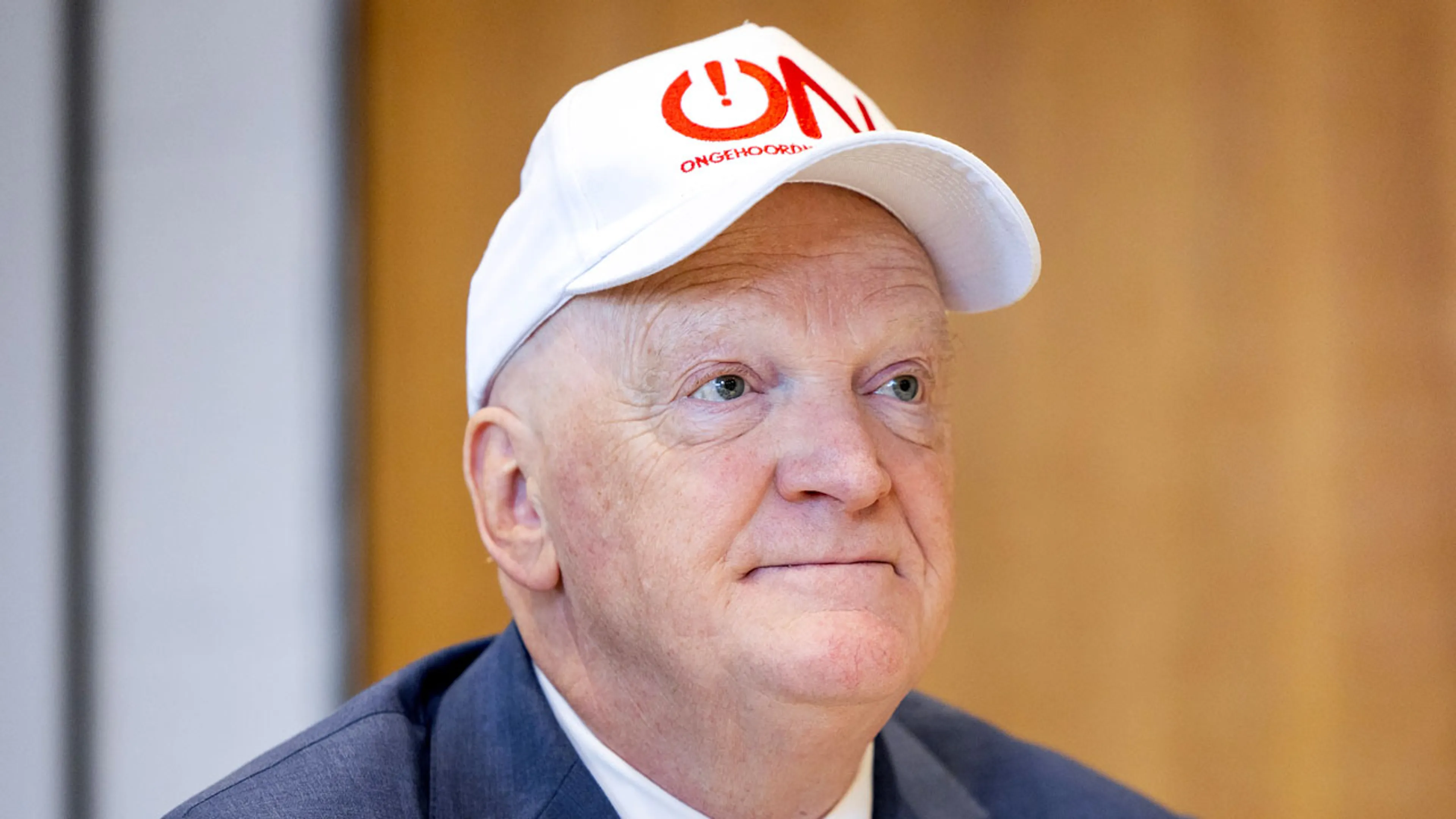 Ongehoord Nederland moet Arnold Karskens forse vergoeding betalen, ontslag blijft in stand