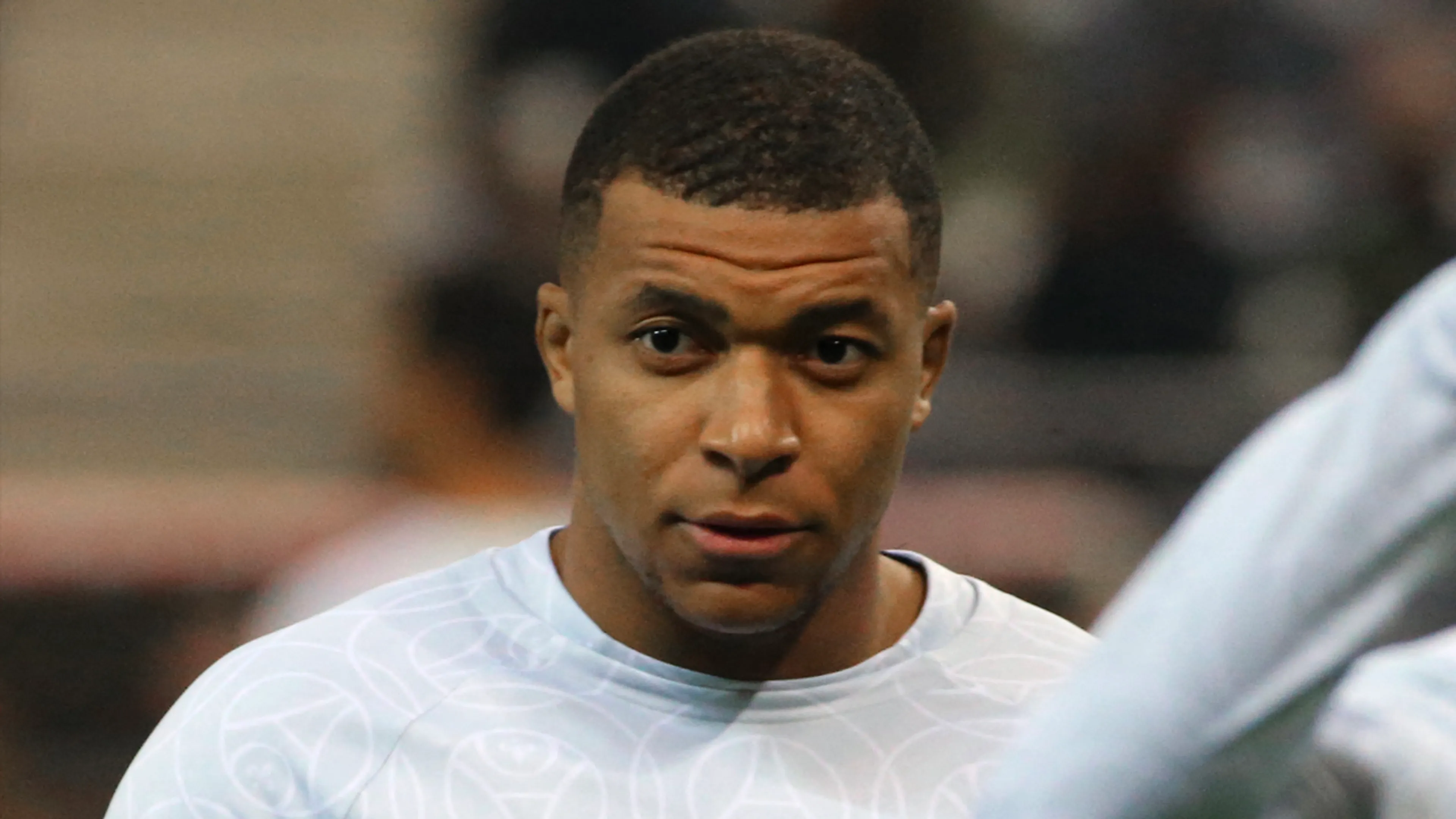 'Mbappé voelt zich verraden en wil in januari vertrekken bij PSG'