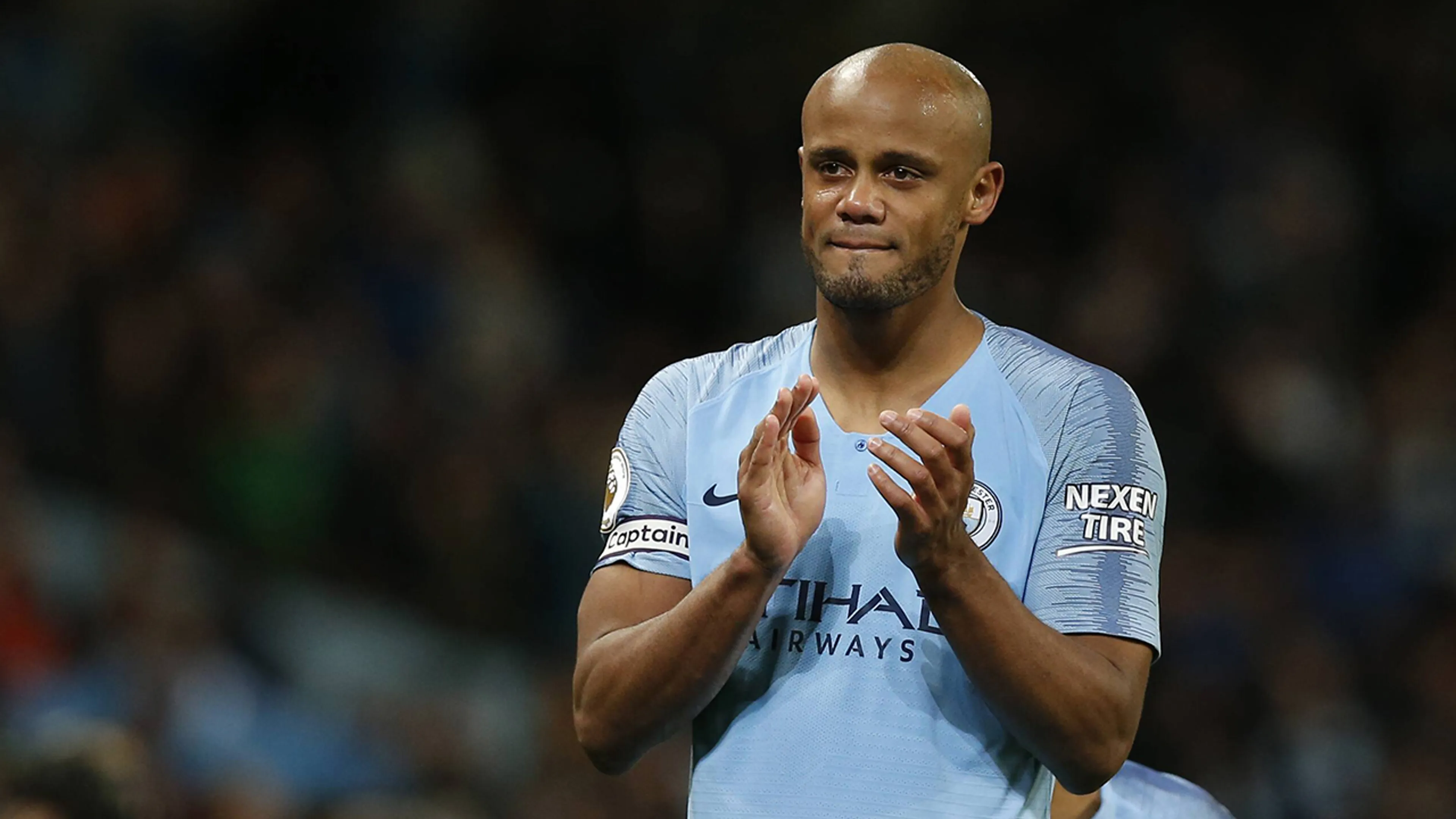Vincent Kompany haakt geblesseerd af voor eigen afscheidswedstrijd