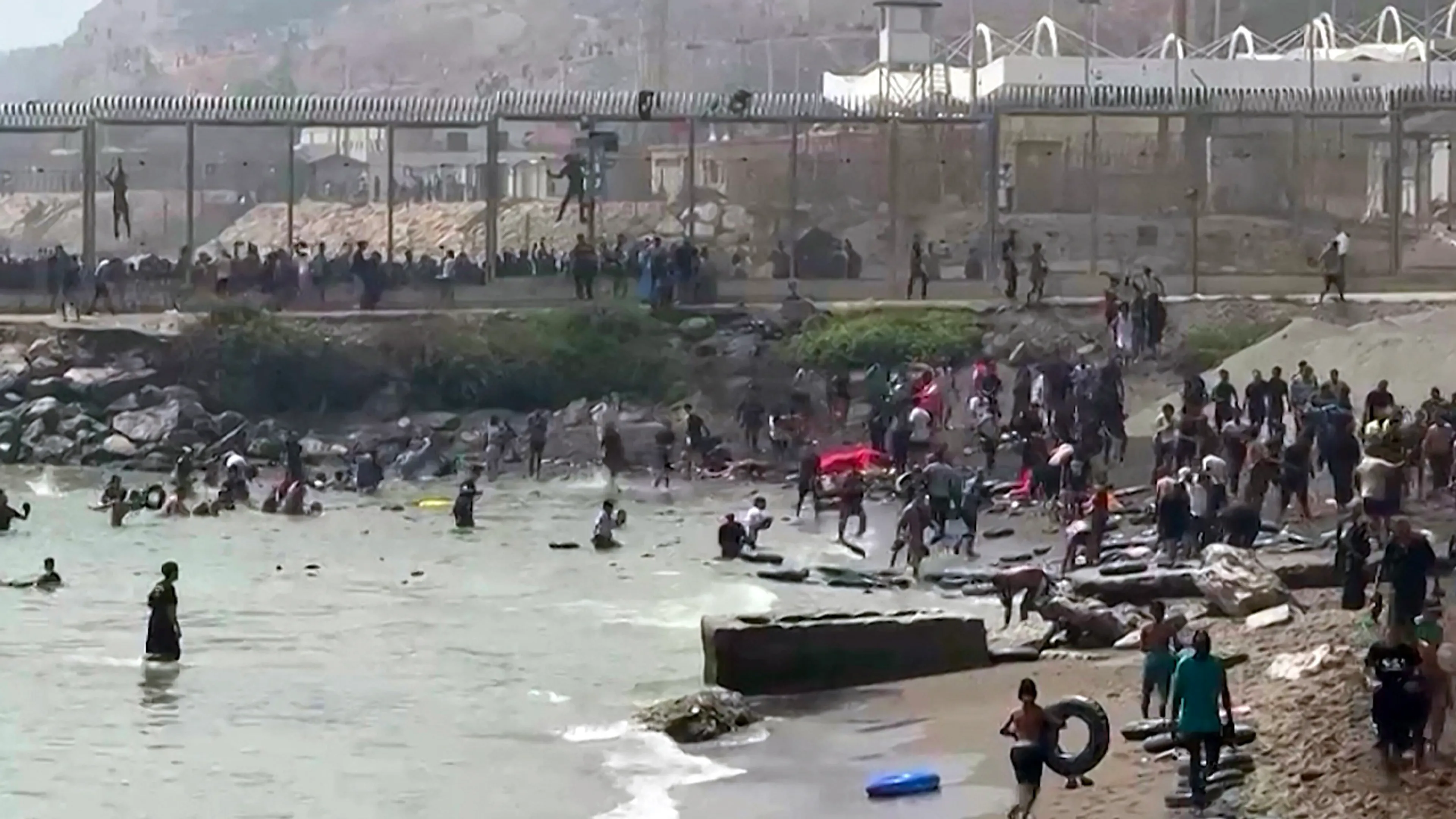 Al 25.000 migranten vanuit Ceuta terug naar Marokko, schat Spaans ministerie