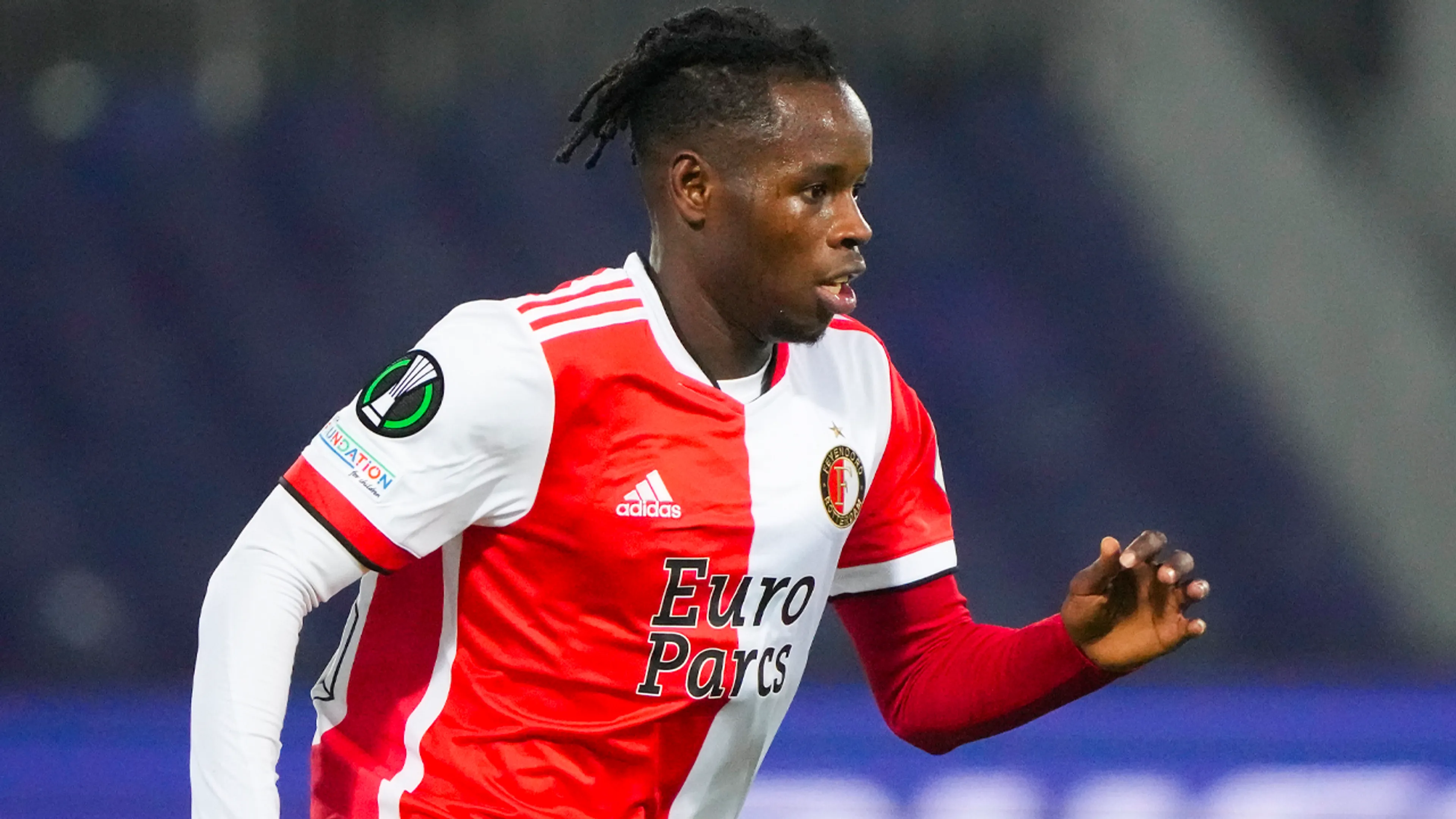 Feyenoord met fitte selectie en geschorste spelers naar Belgrado