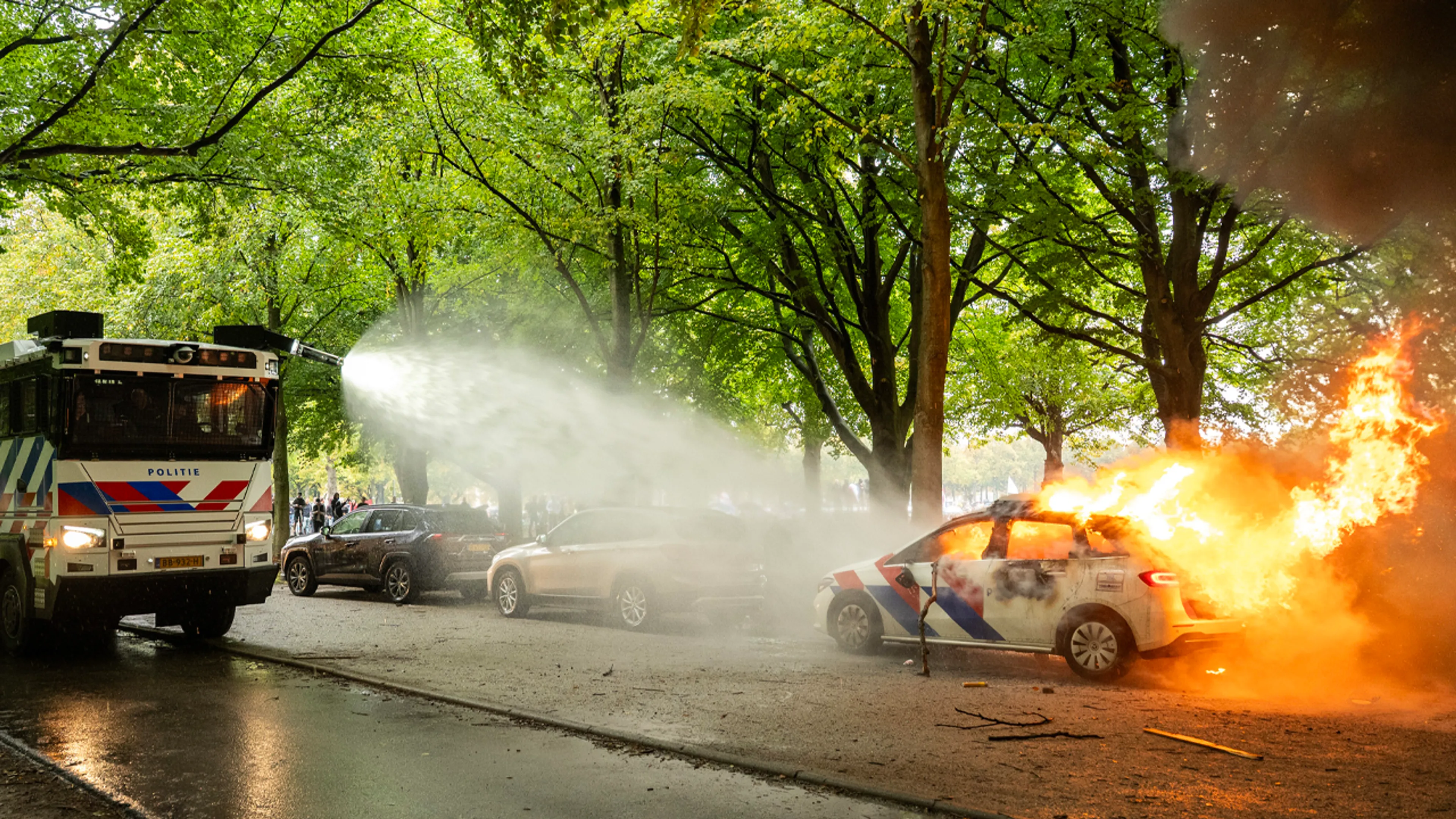Politie zet traangas in tegen demonstranten op Malieveld
