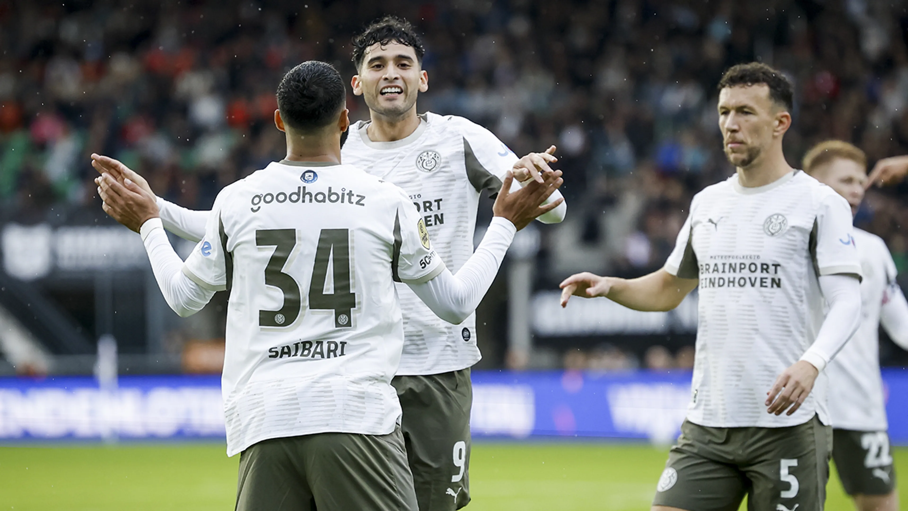 PSV wint op bezoek bij NEC in bizar spektakelstuk met acht doelpunten