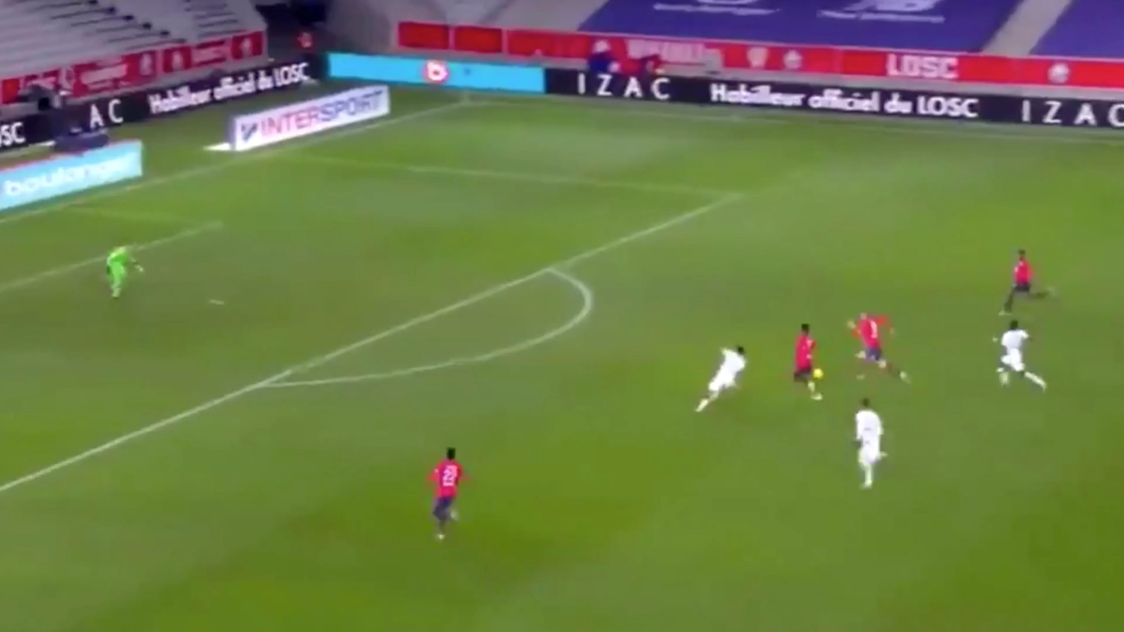 VIDEO - Kimpembe stopt counter Lille met fenomenale tackle