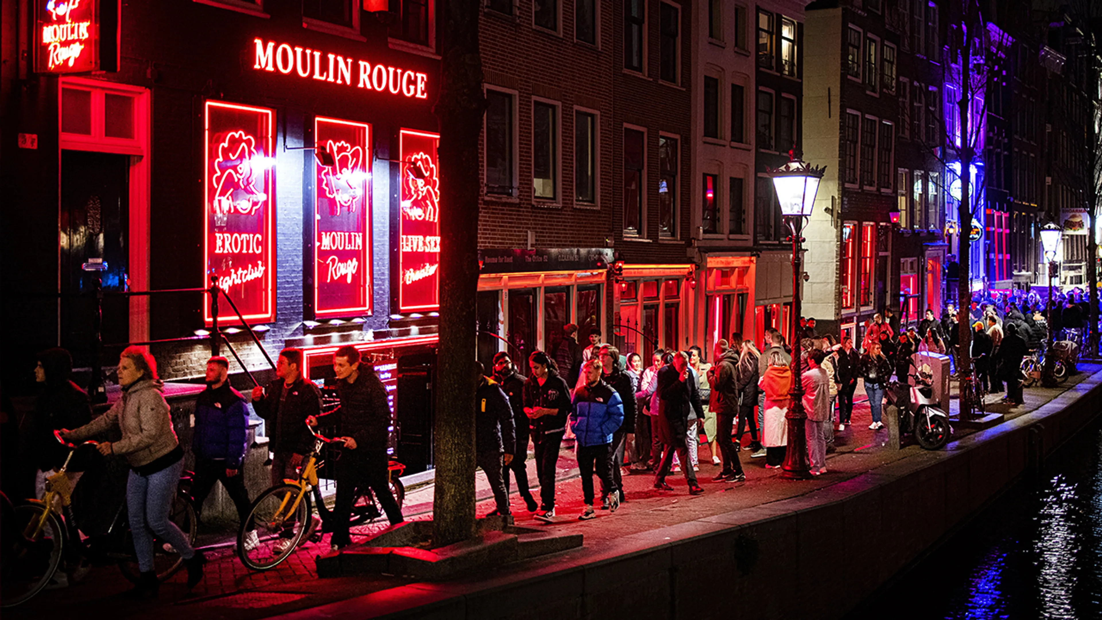 CDA pleit voor sluiting van ramen op de Wallen om tien uur ’s avonds: 'Alleen op afspraak'