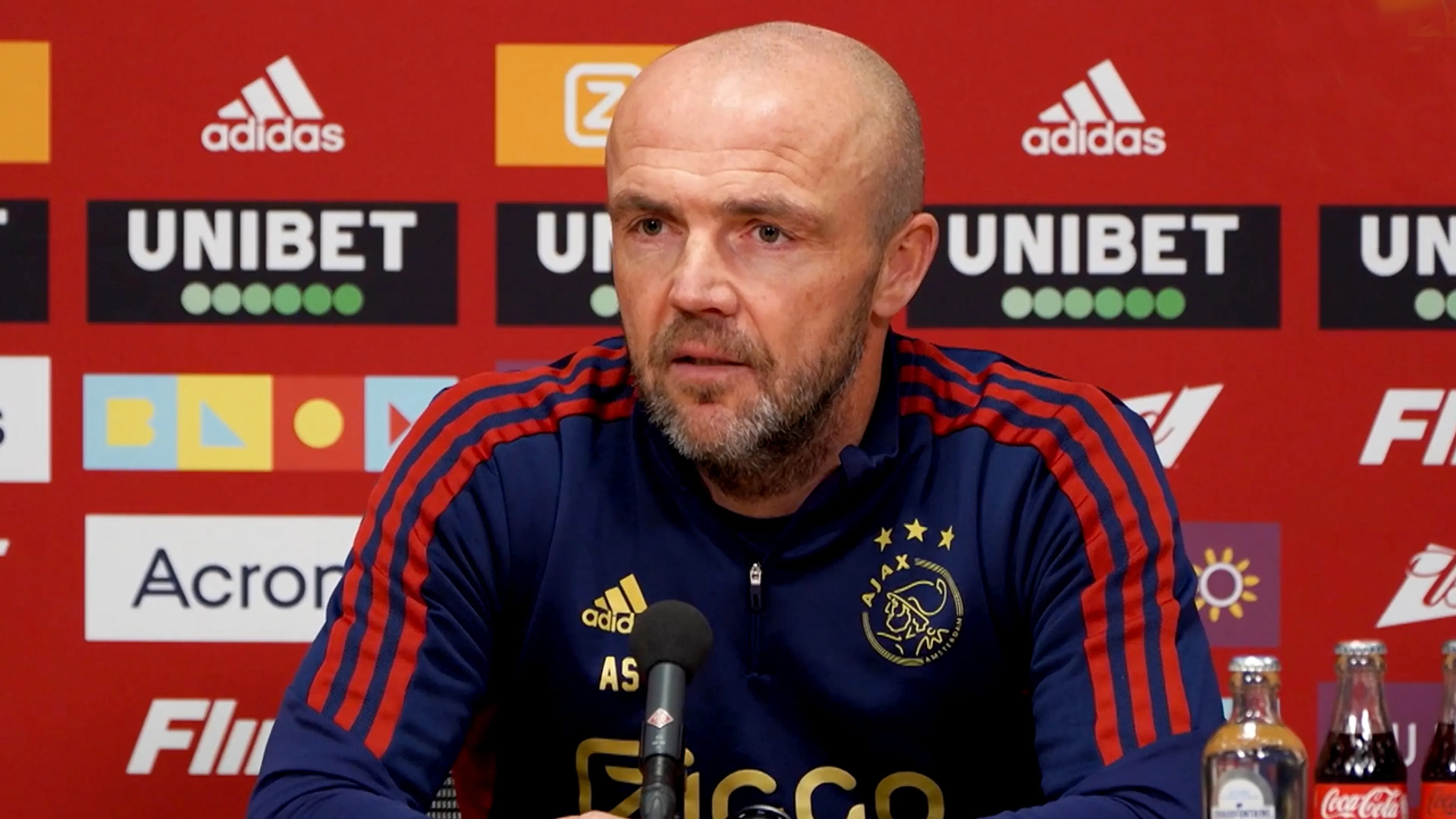 'Alfred Schreuder mag na crisisberaad voorlopig aanblijven bij Ajax'