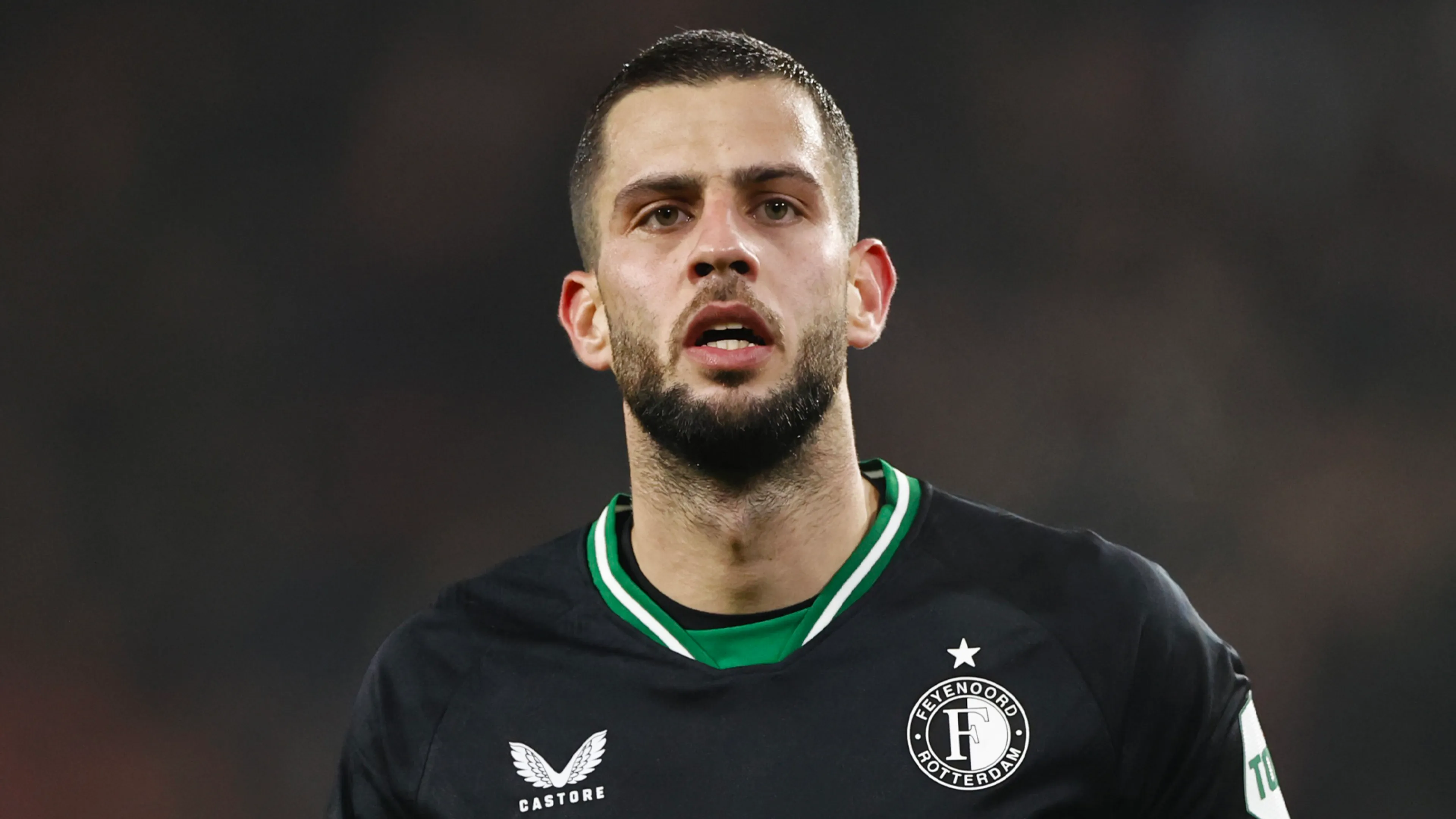 'Feyenoord zou gek zijn als het een bod van in totaal 36 miljoen euro op Hancko niet accepteert'