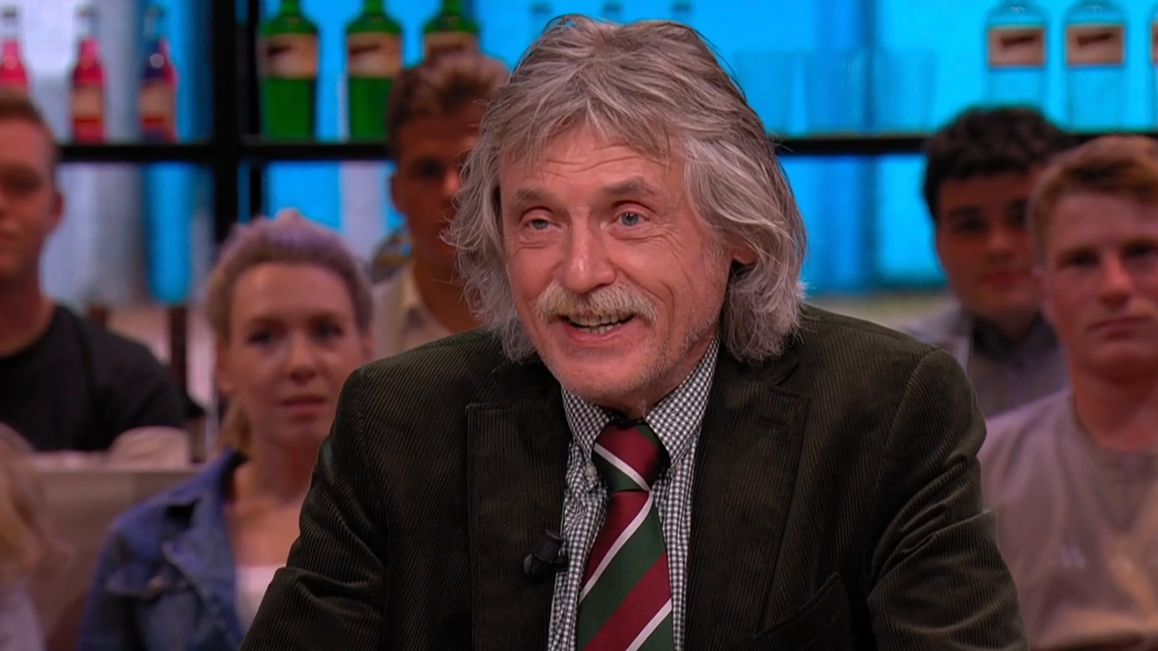 Johan onthult favoriete voetbalcommentator: 'Ik vind dat hij er bovenuit steekt'