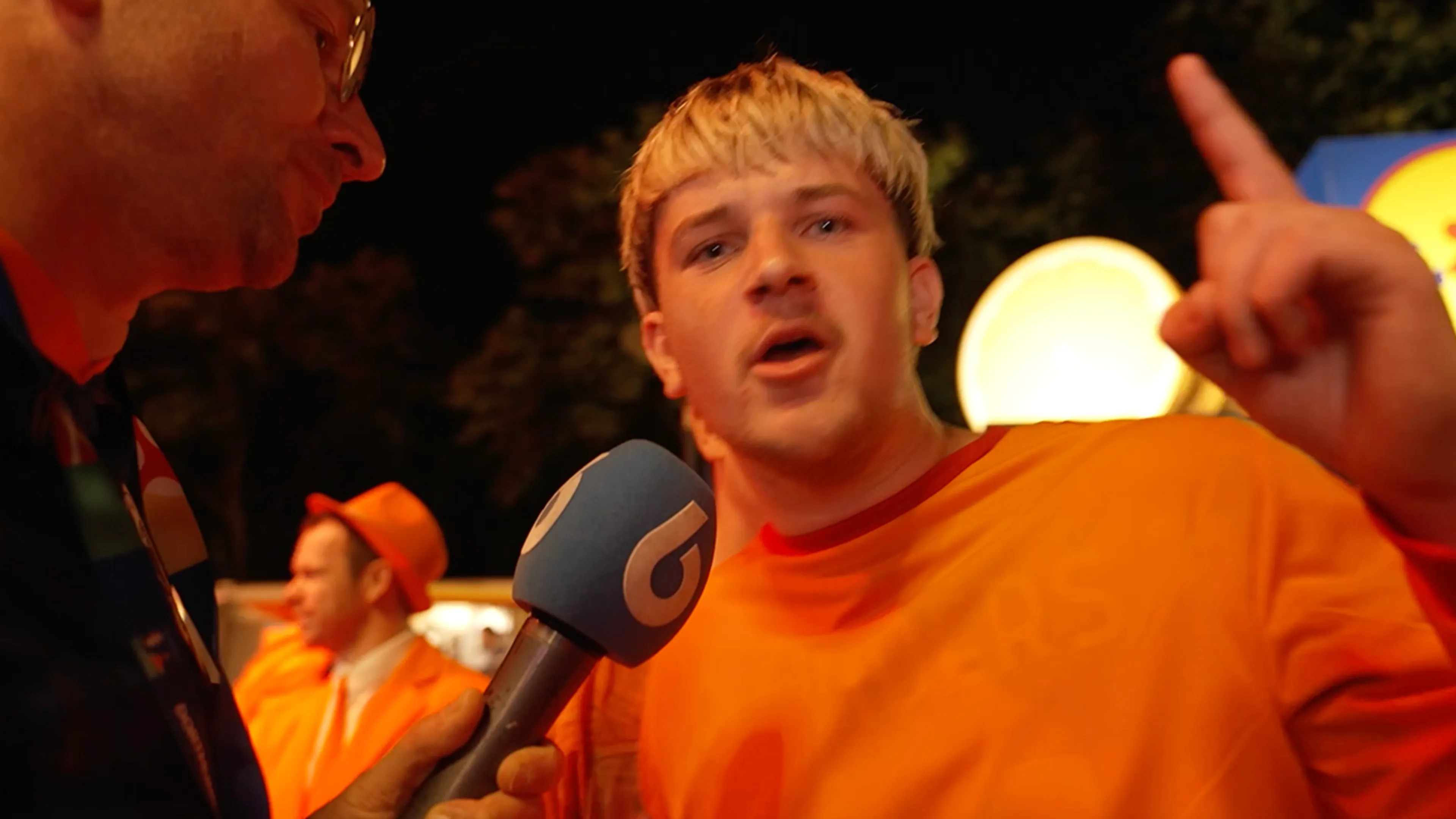 Tom Staal spreekt Oranje-fans na uitschakeling op EK: 'Koeman is een miet!'
