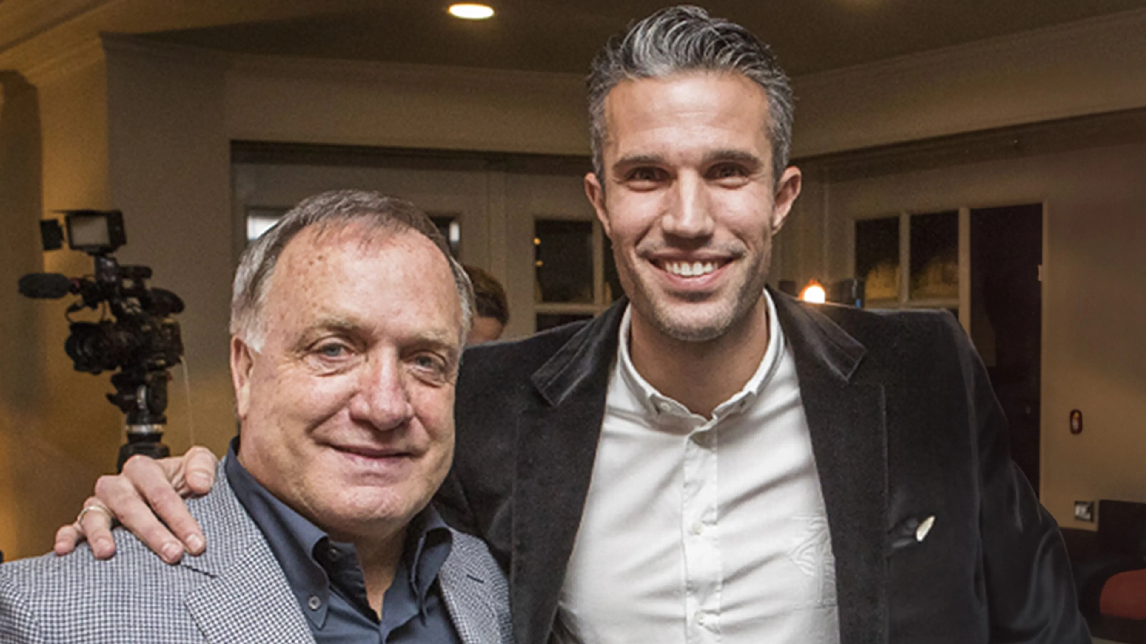 Aanstelling Dick Advocaat als adviseur van Robin van Persie bekritiseerd: 'Een laffe oplossing!'