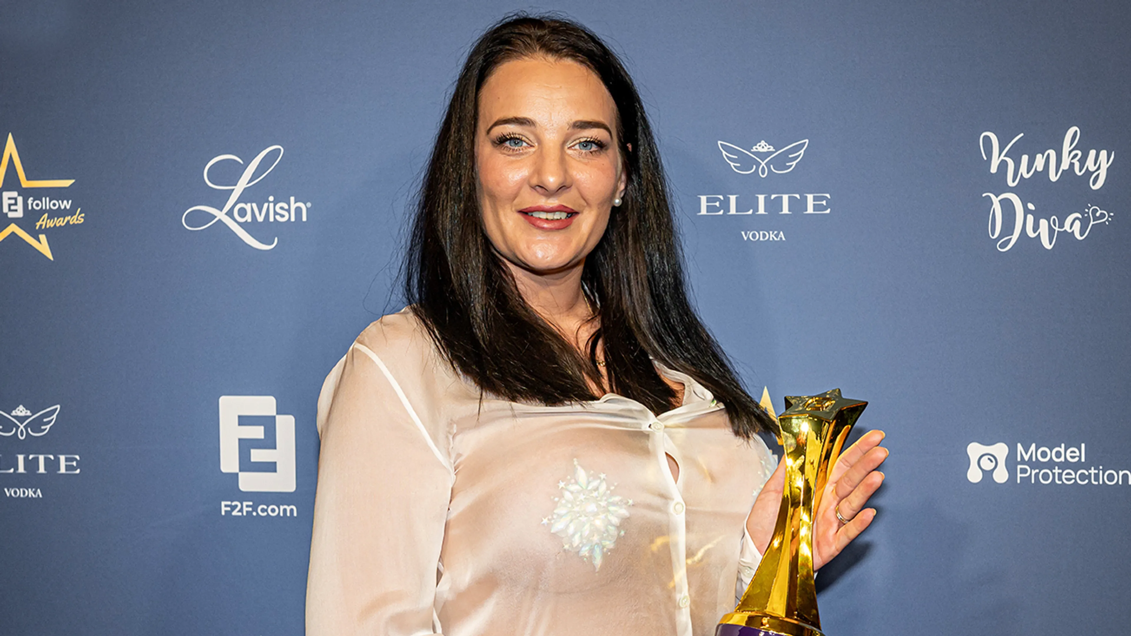 Zien: Nicol Kremers vindt nieuwe liefde na breuk met Peter Gillis en trouwt op Curaçao