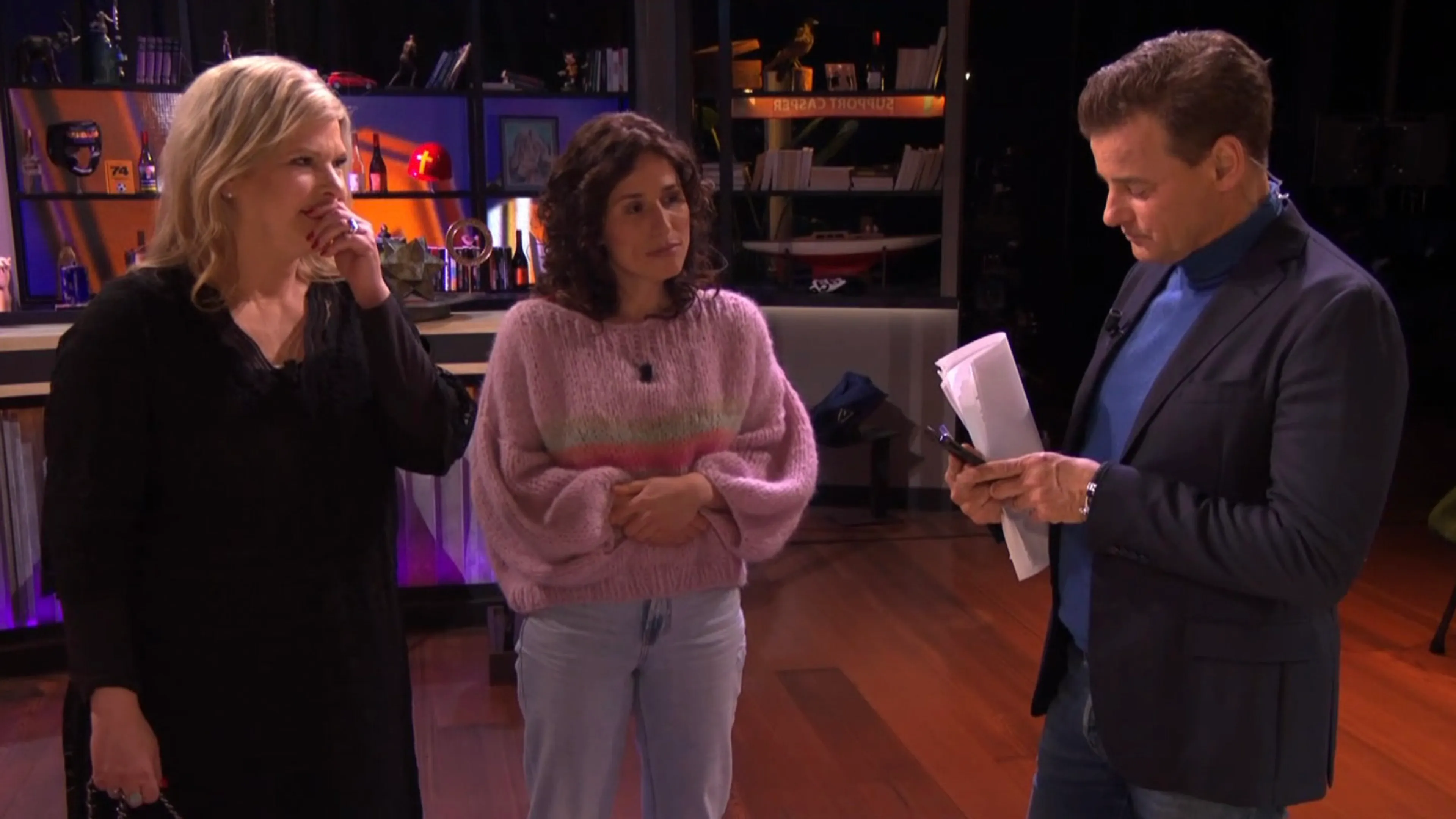 Wilfred leest berichtje van Henny Huisman voor na uitspraken in Vandaag Inside