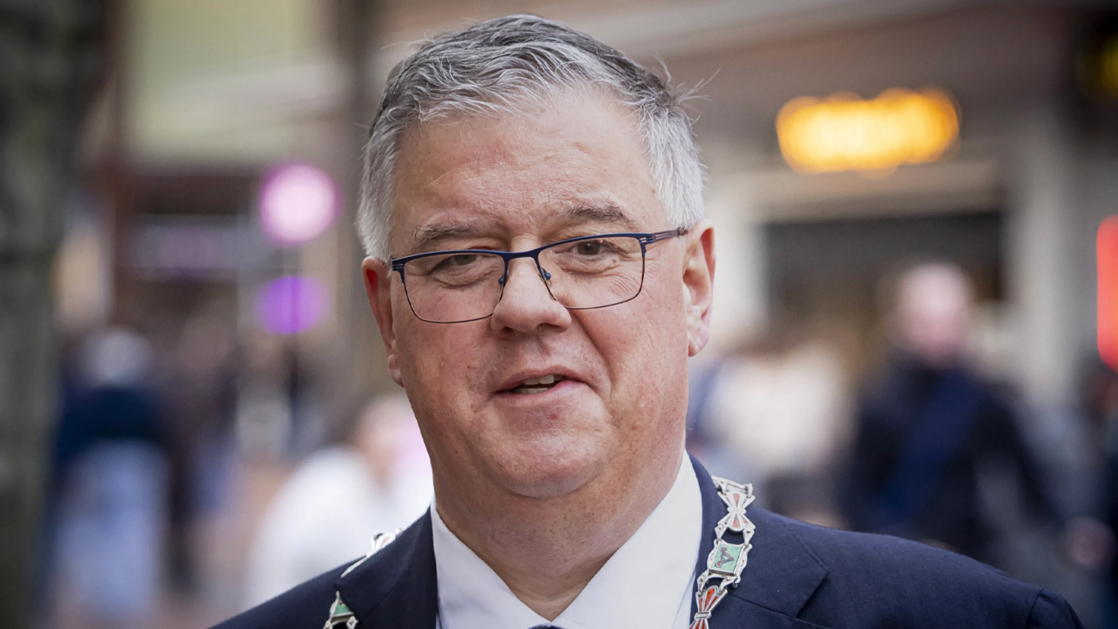 Burgemeester Hubert Bruls biedt excuses aan voor rol Nijmegen in slavernijsysteem