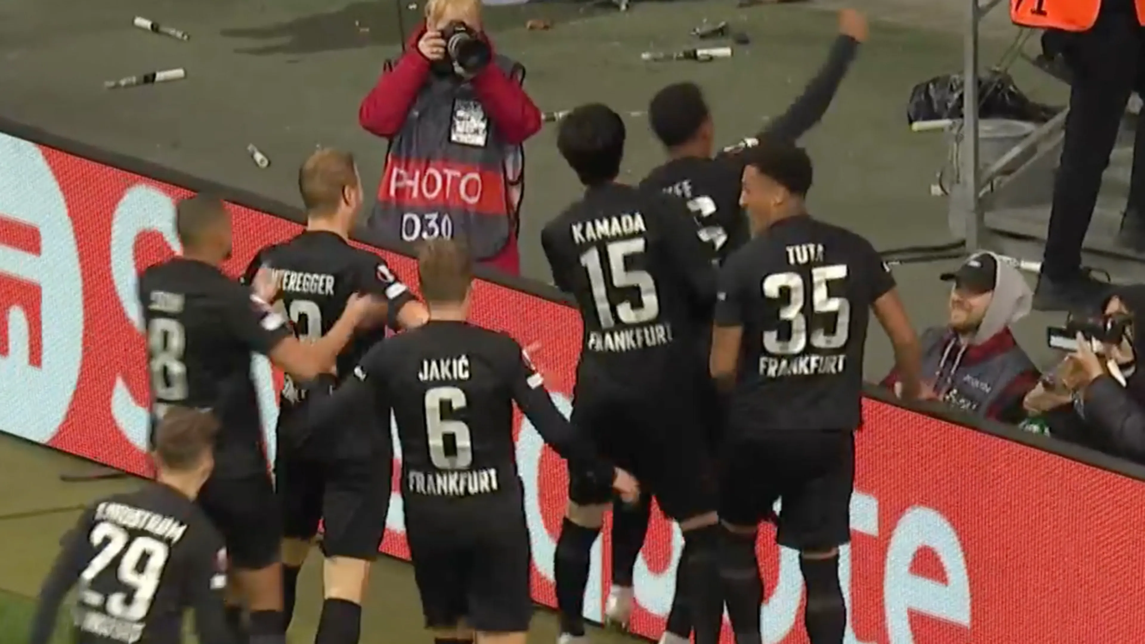 VIDEOGOAL: Eintracht Frankfurt - FC Barcelona 1-0 (Knauff)