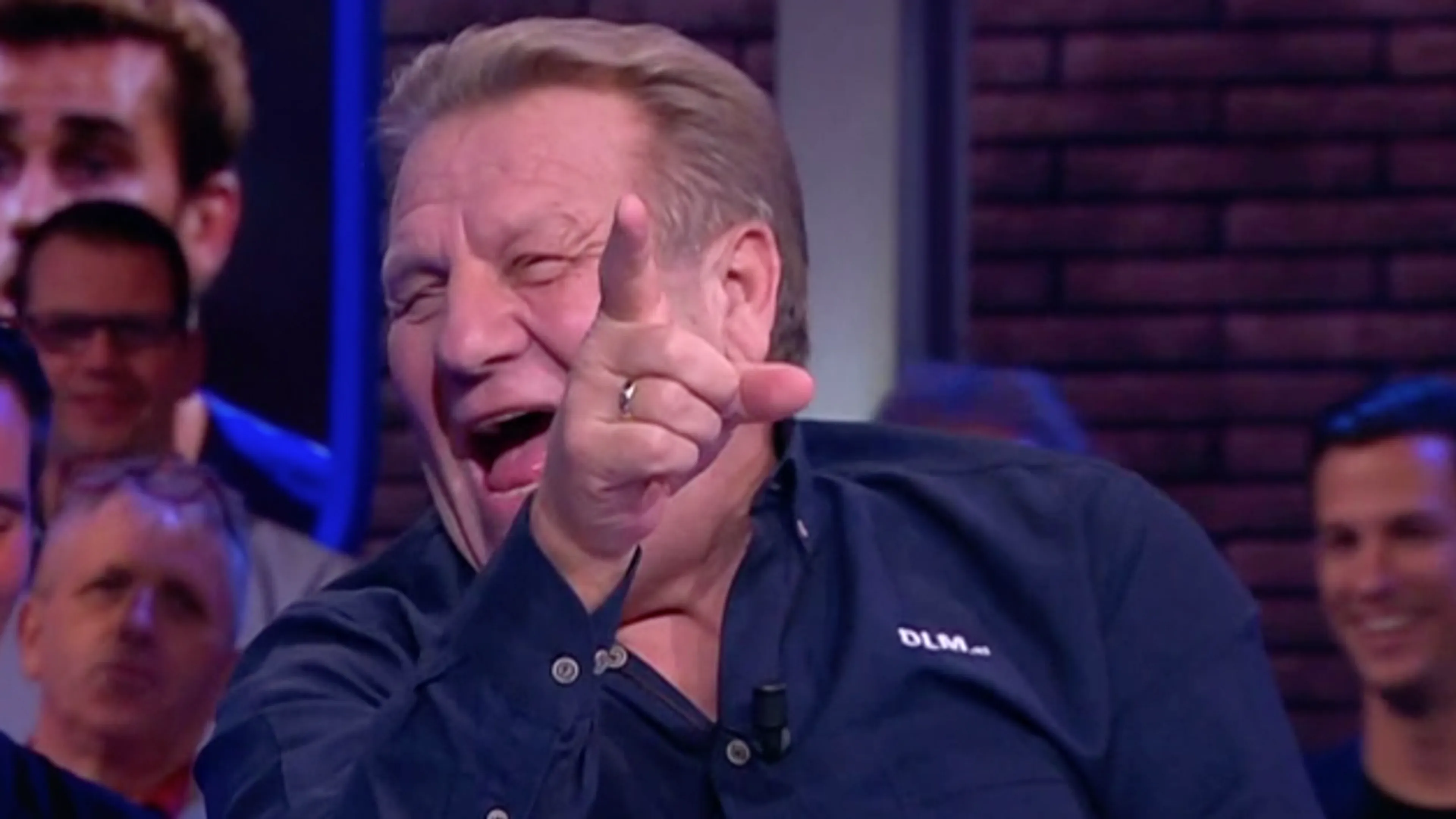 Een prachtig doelpunt, heerlijke pass of enorme blunder op video? Stuur 'm in!