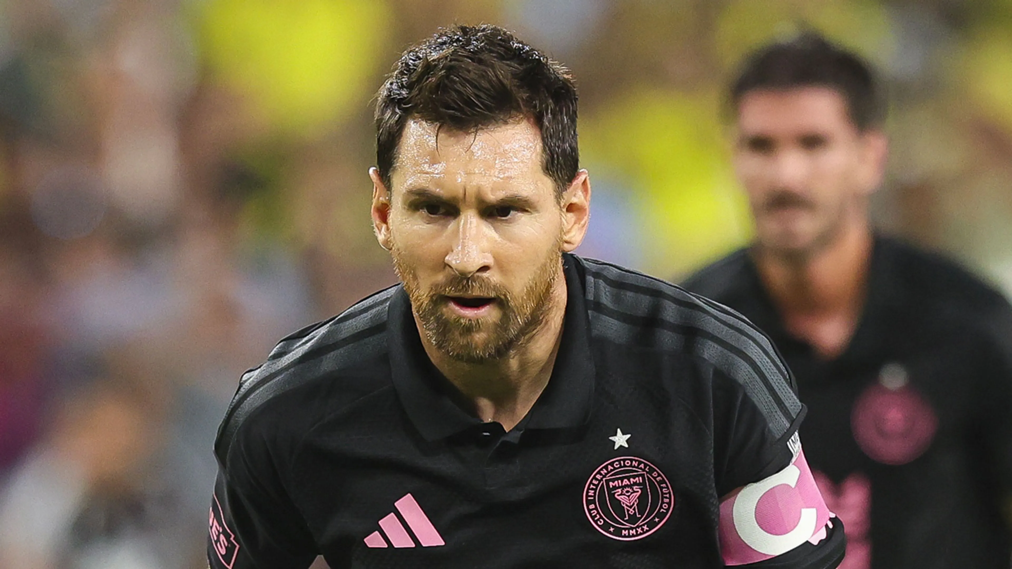 Lionel Messi mist derde penalty op rij bij flinke nederlaag Inter Miami