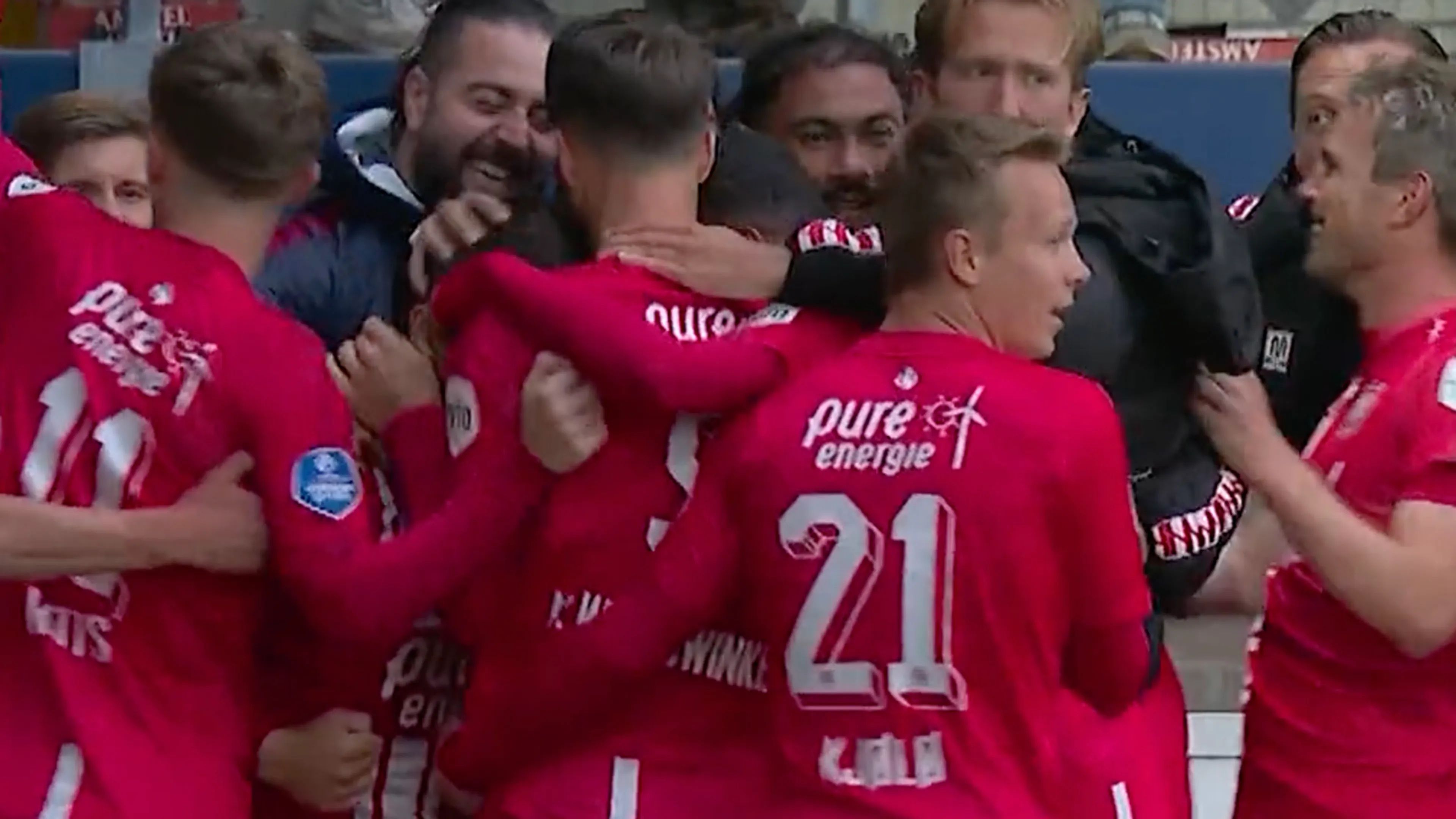 FC Twente slaat toe in slotfase en wint van Heerenveen in play-offs om Europees voetbal