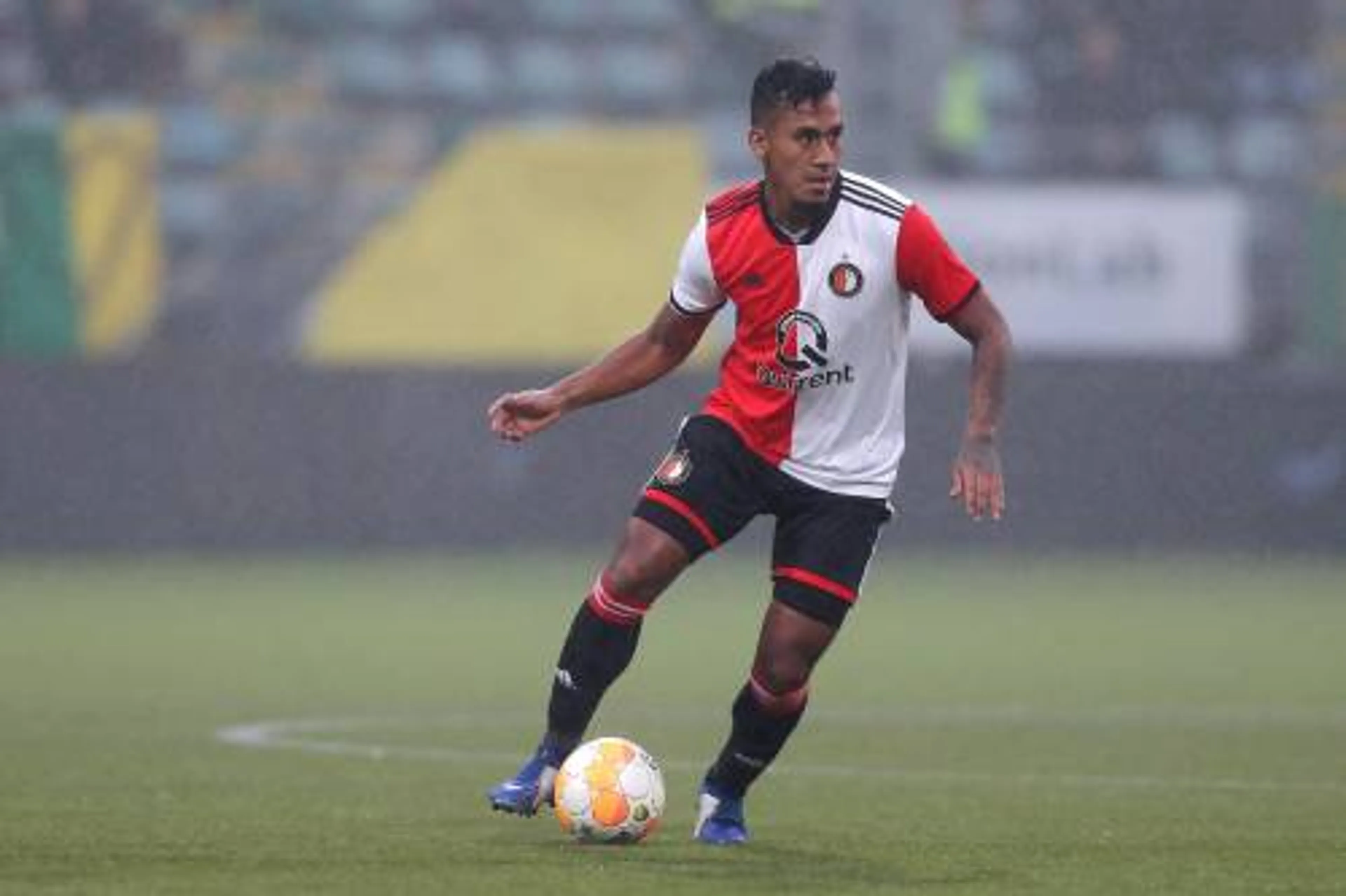 Tapia sluit aan bij Feyenoord